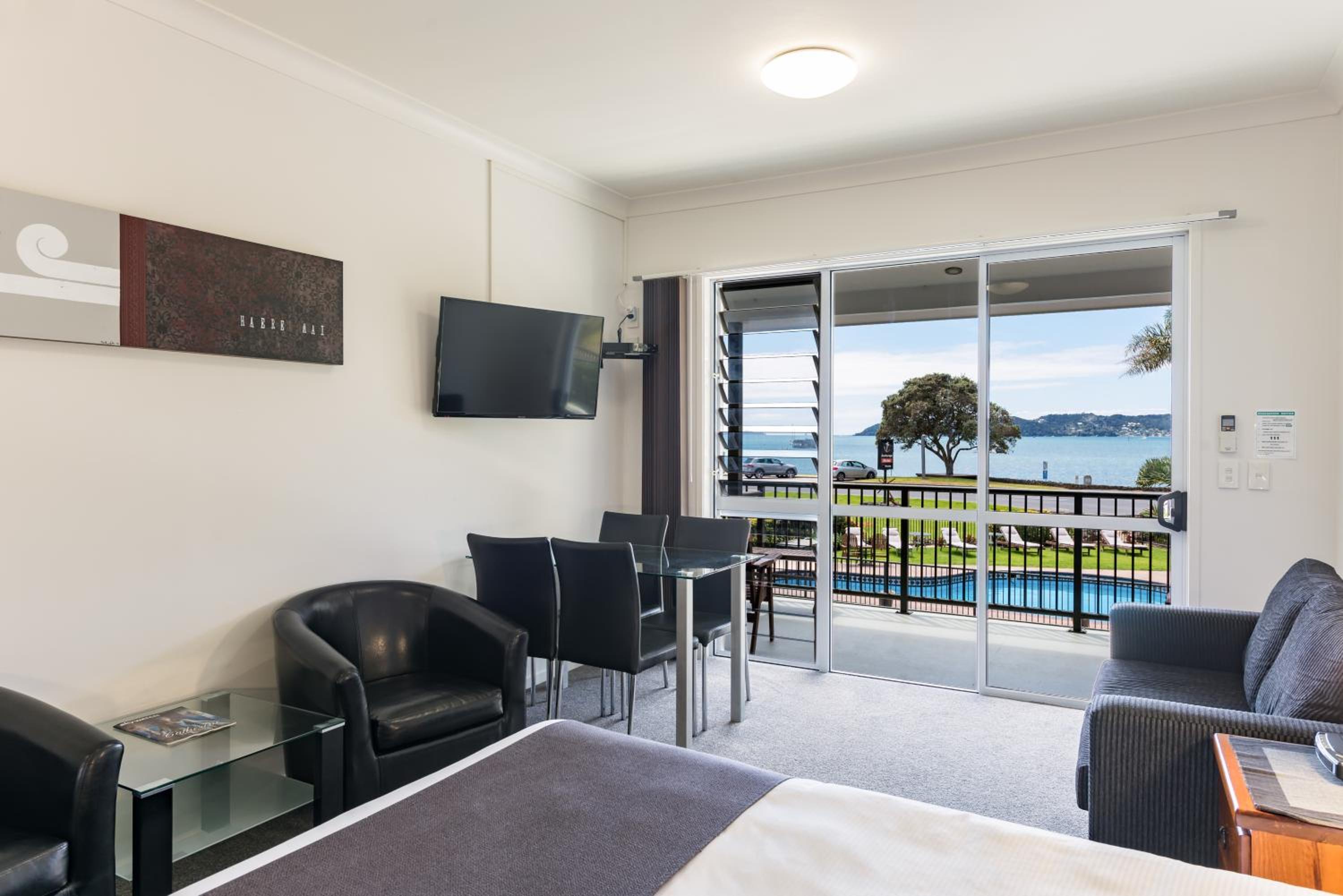 Deluxe Family Suite with Sea View photo 1
