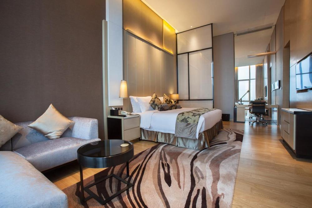 Executive Suite with Club Benefit