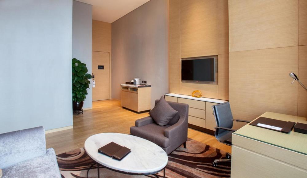 Executive Suite with Club Benefit