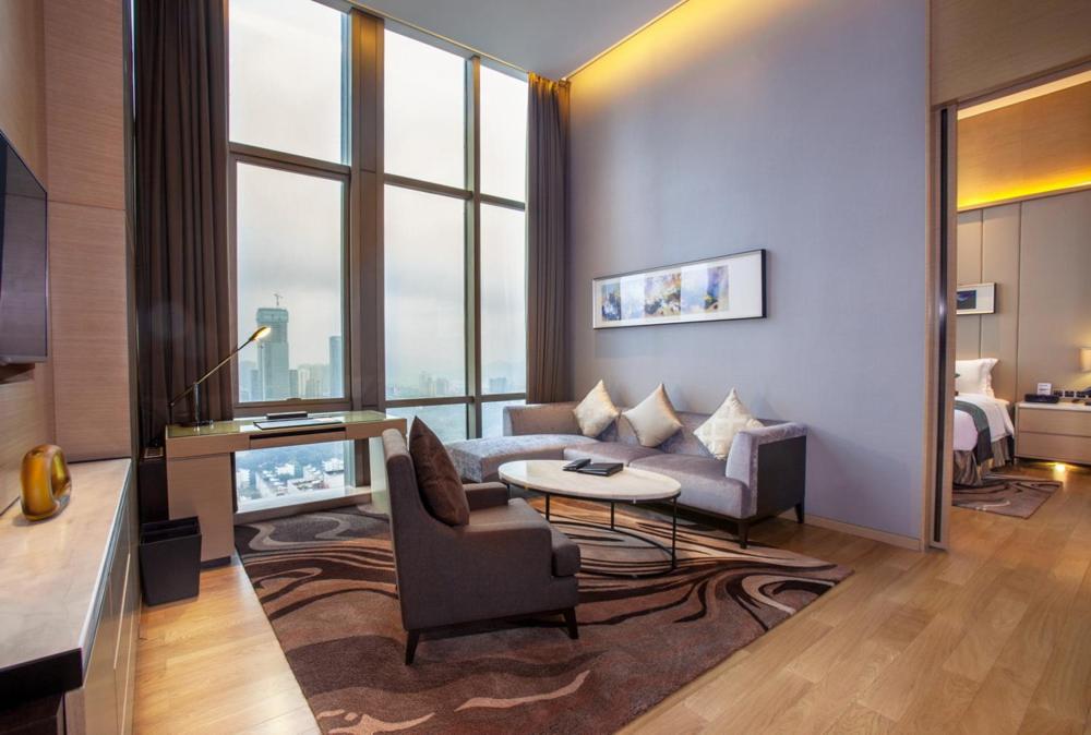 Executive Suite with Club Benefit