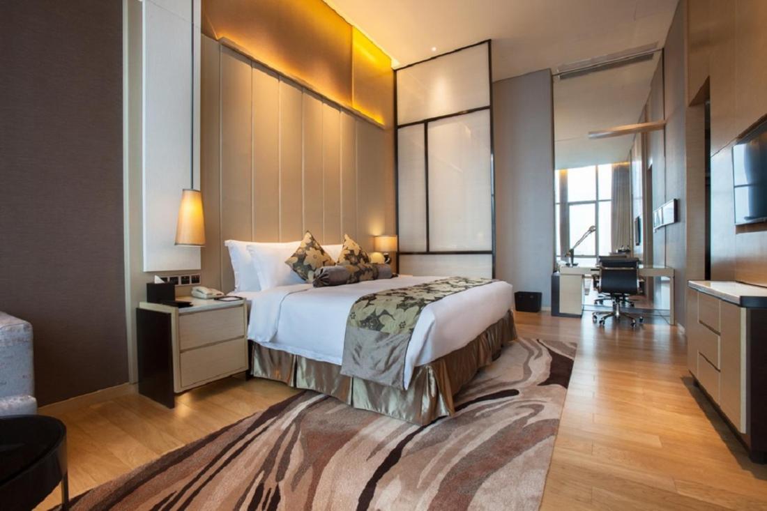 Executive Suite with Club Benefit