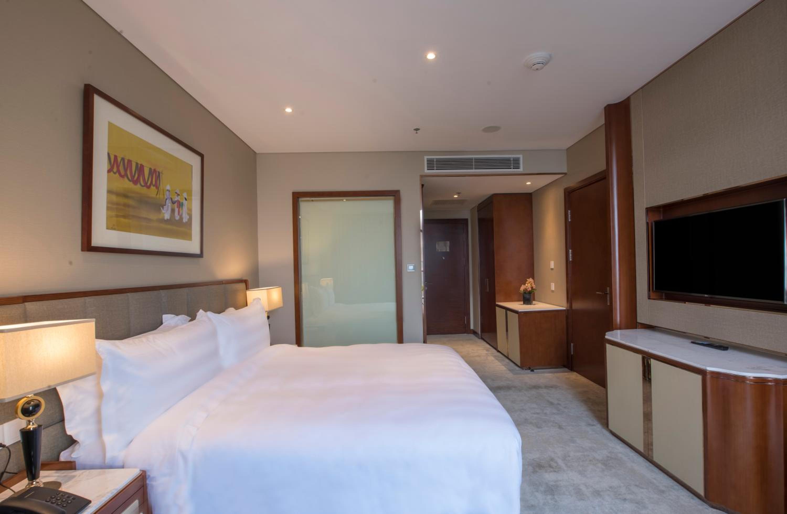 Deluxe King Room - Non-Smoking