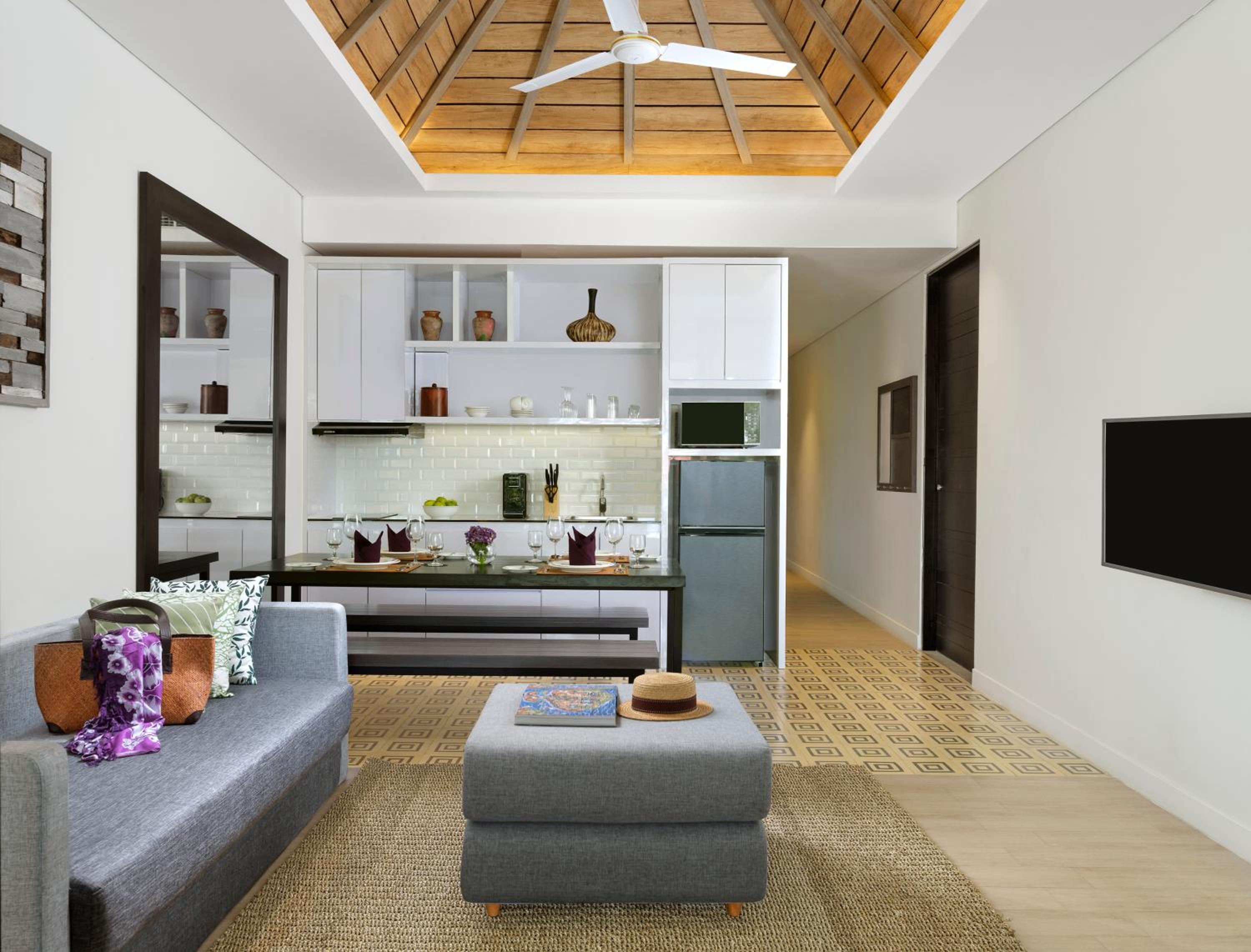 One-Bedroom Apartment with Fully Equipped Kitchenette and Balcony