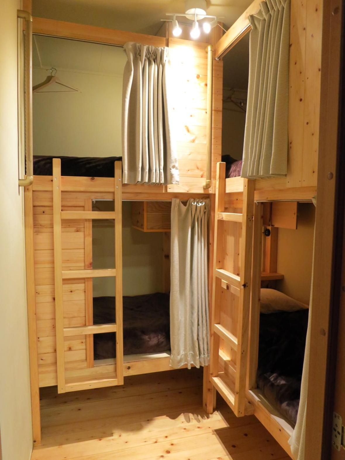 Quadruple Room with Shared Bathroom photo 2
