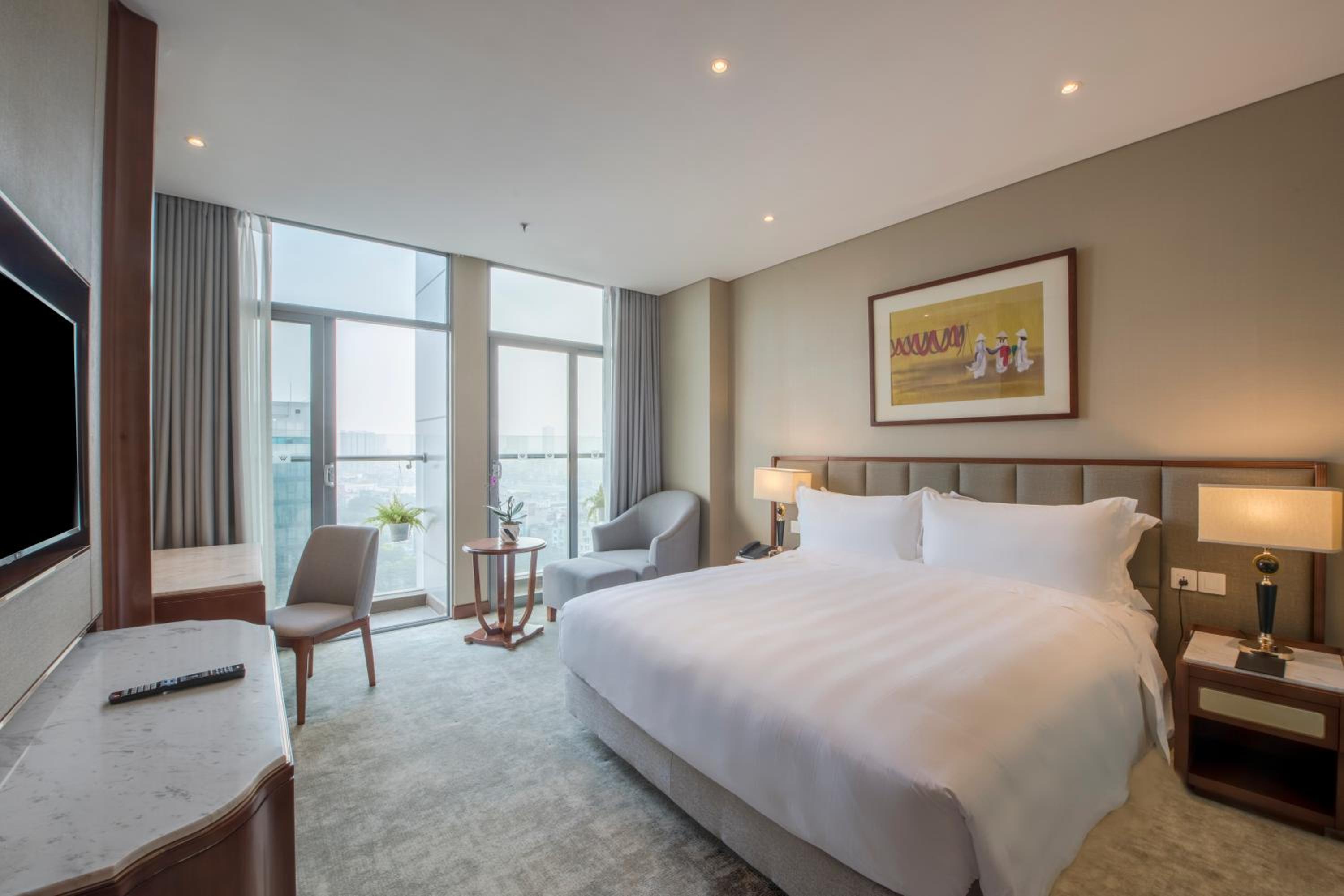 Premier King Room - Non-Smoking photo 2