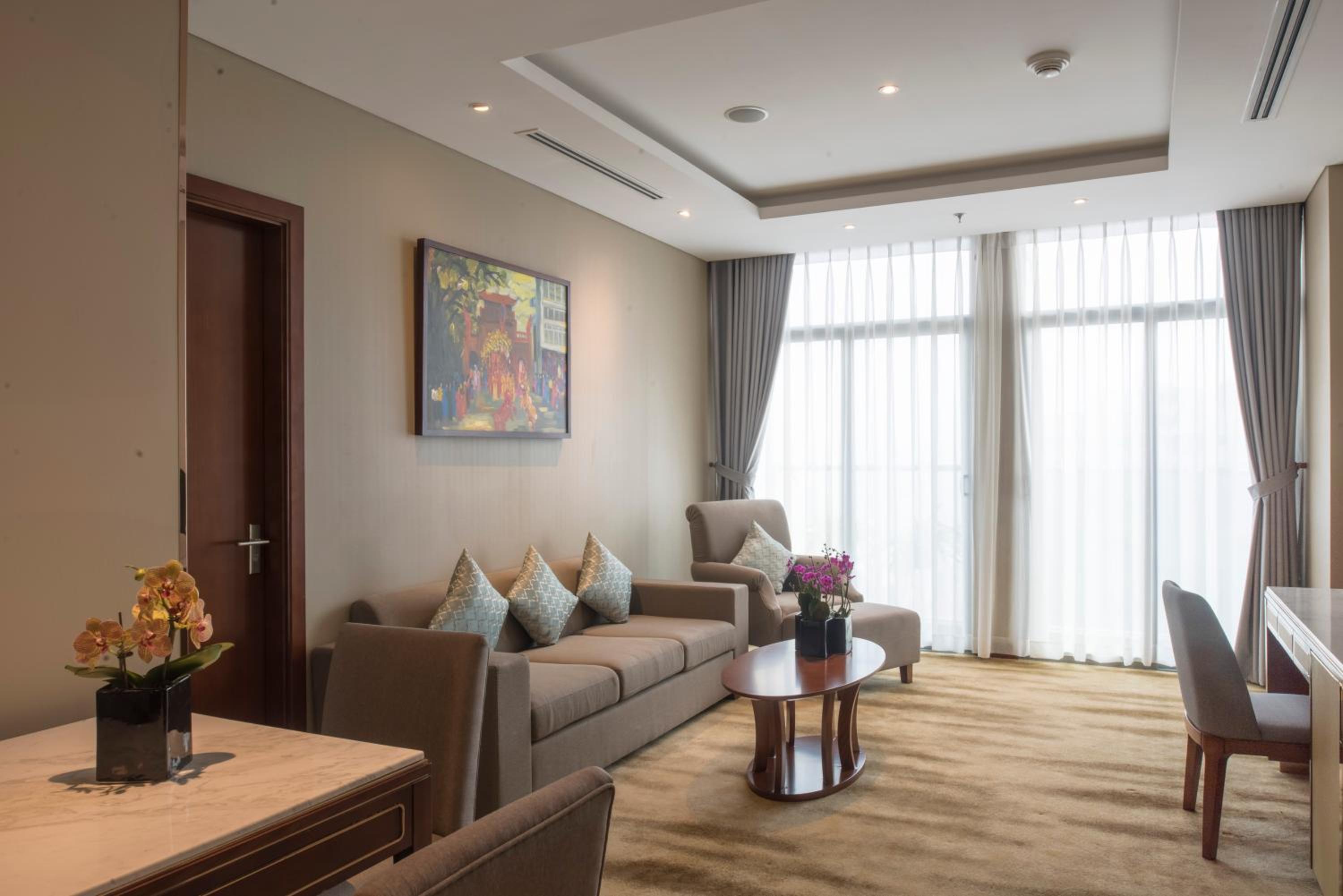 Deluxe King Suite - Non-Smoking photo 2