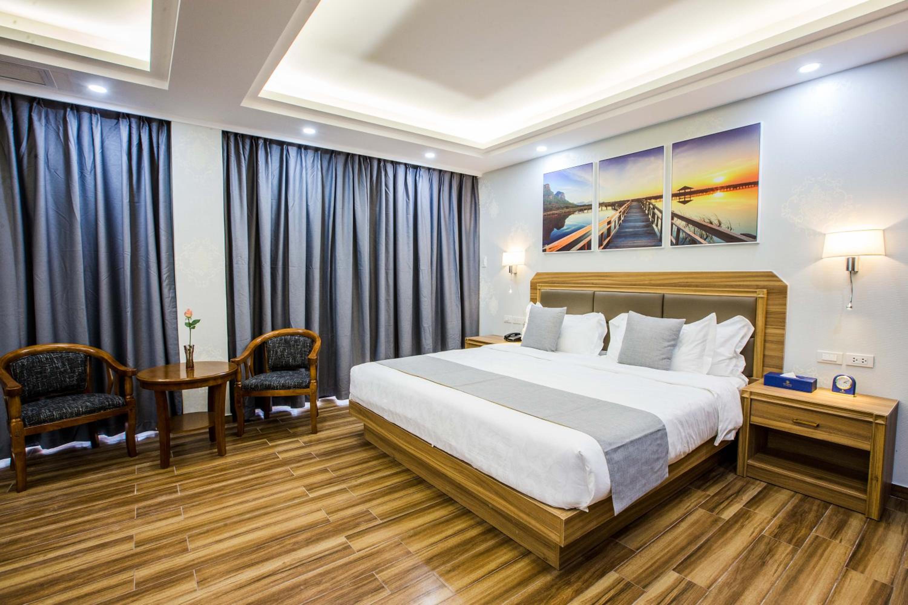 King Suite with Balcony photo 1