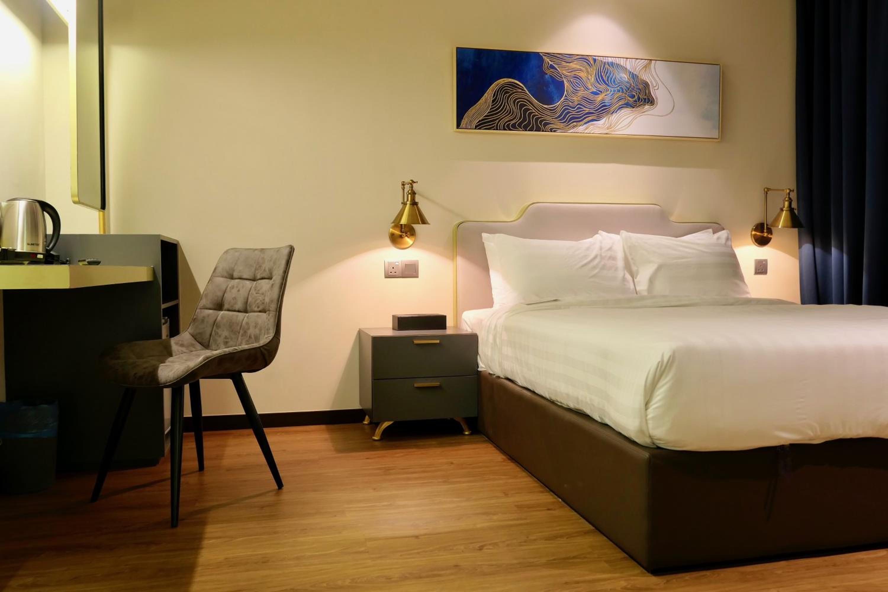 Counselor Queen Room - Photo 3