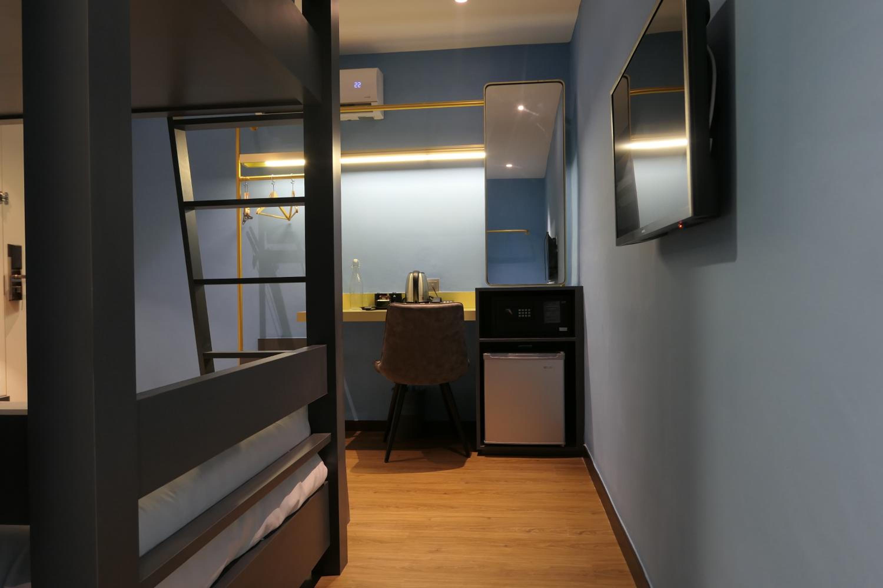 Attache Room - Photo 2
