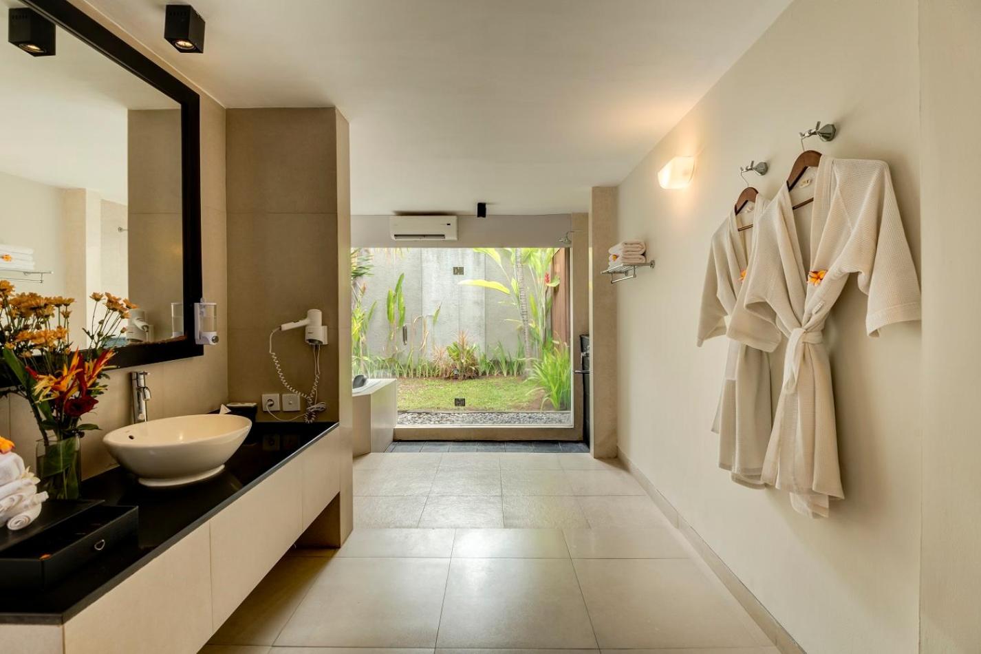 Three-Bedroom Pool Villa with Free Airport Pick Up - Photo 14
