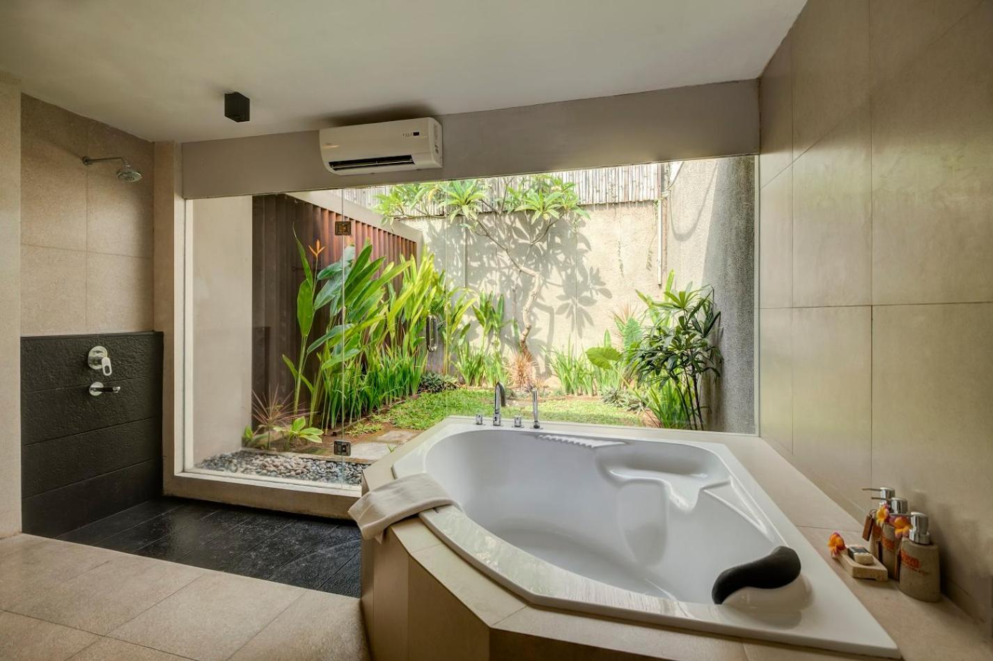 Three-Bedroom Pool Villa with Free Airport Pick Up - Photo 13