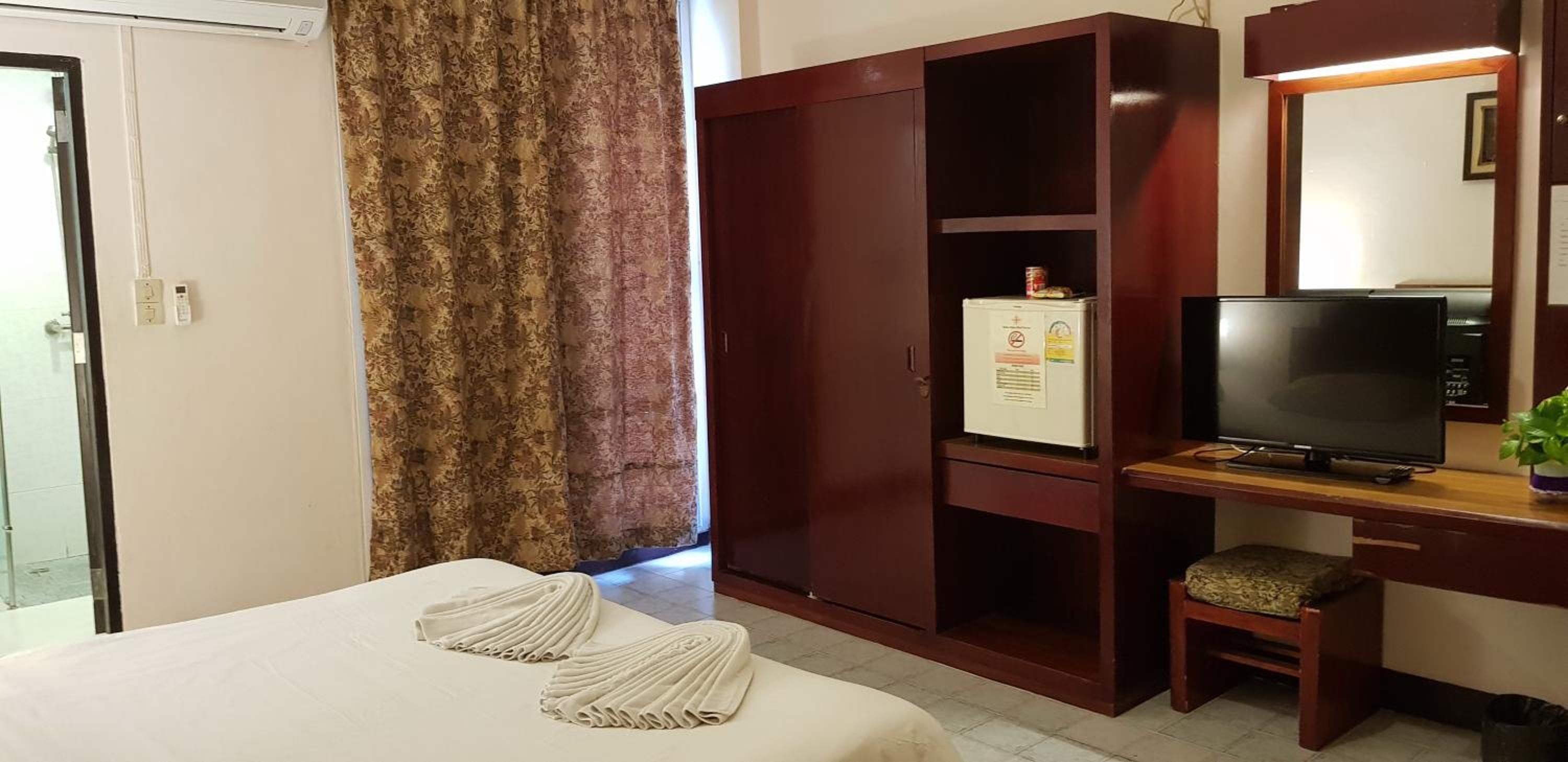 Standard Double or Twin Room - Photo 6
