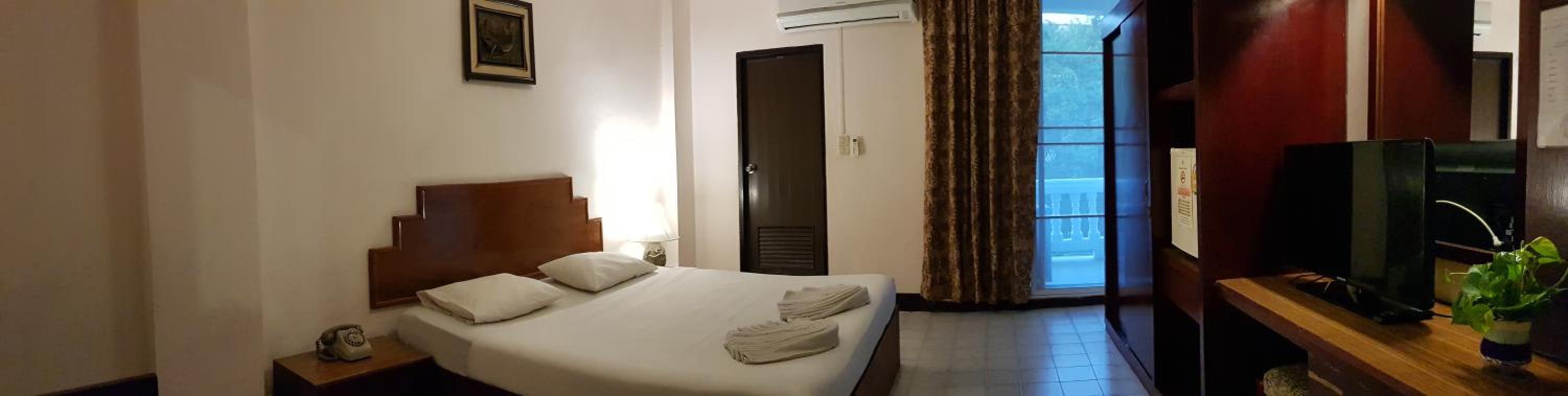 Standard Double or Twin Room - Photo 5