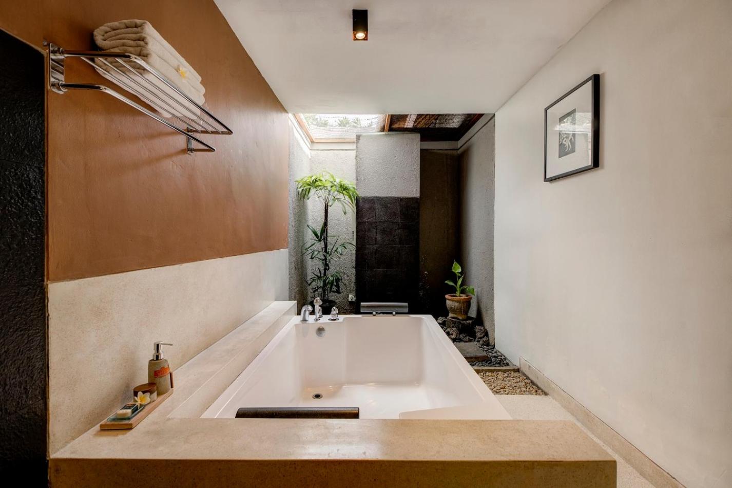 Three-Bedroom Royal Pool Villa with Free Airport Pick Up - Photo 11