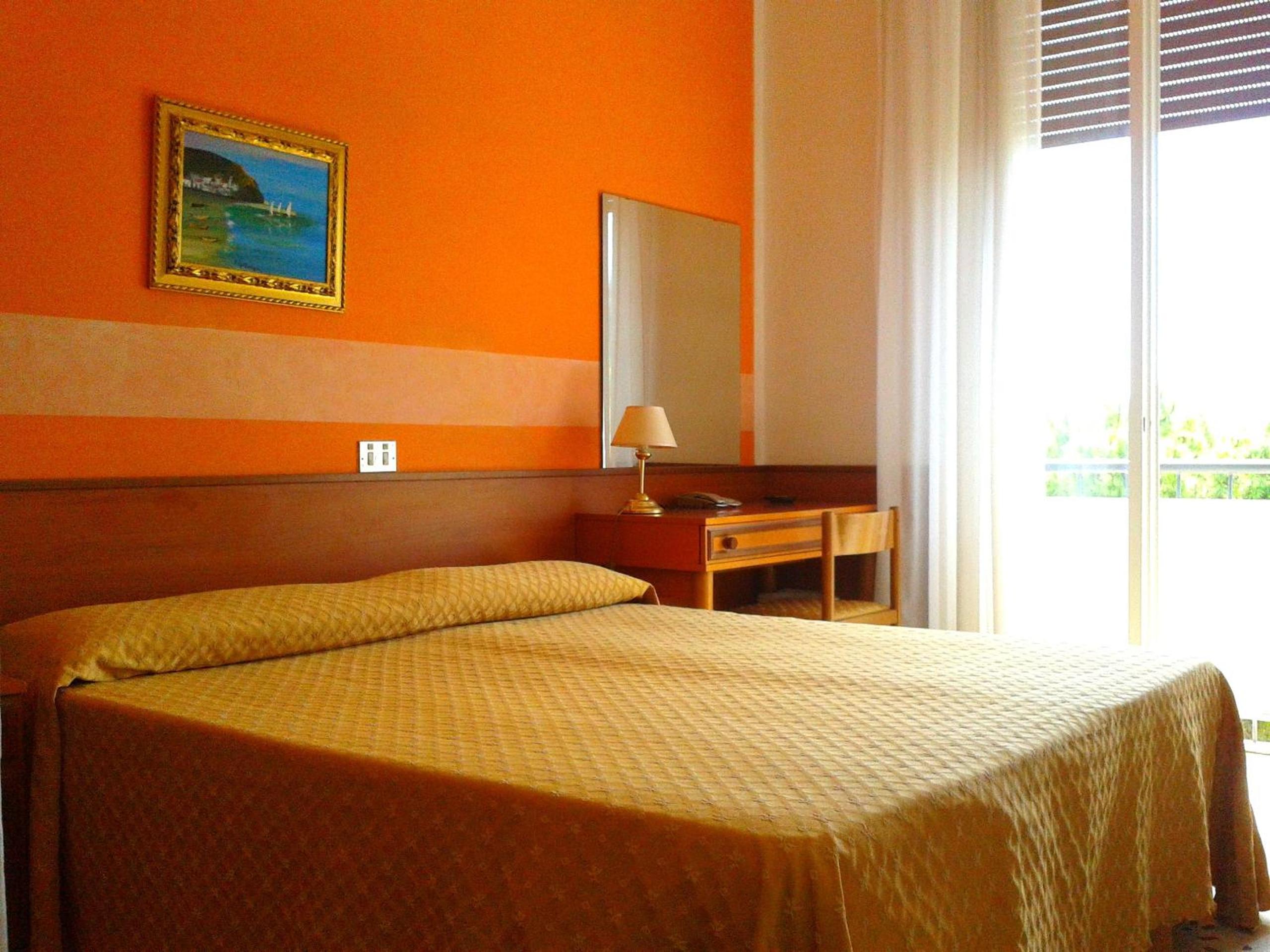 Standard Double or Twin Room - Photo 2