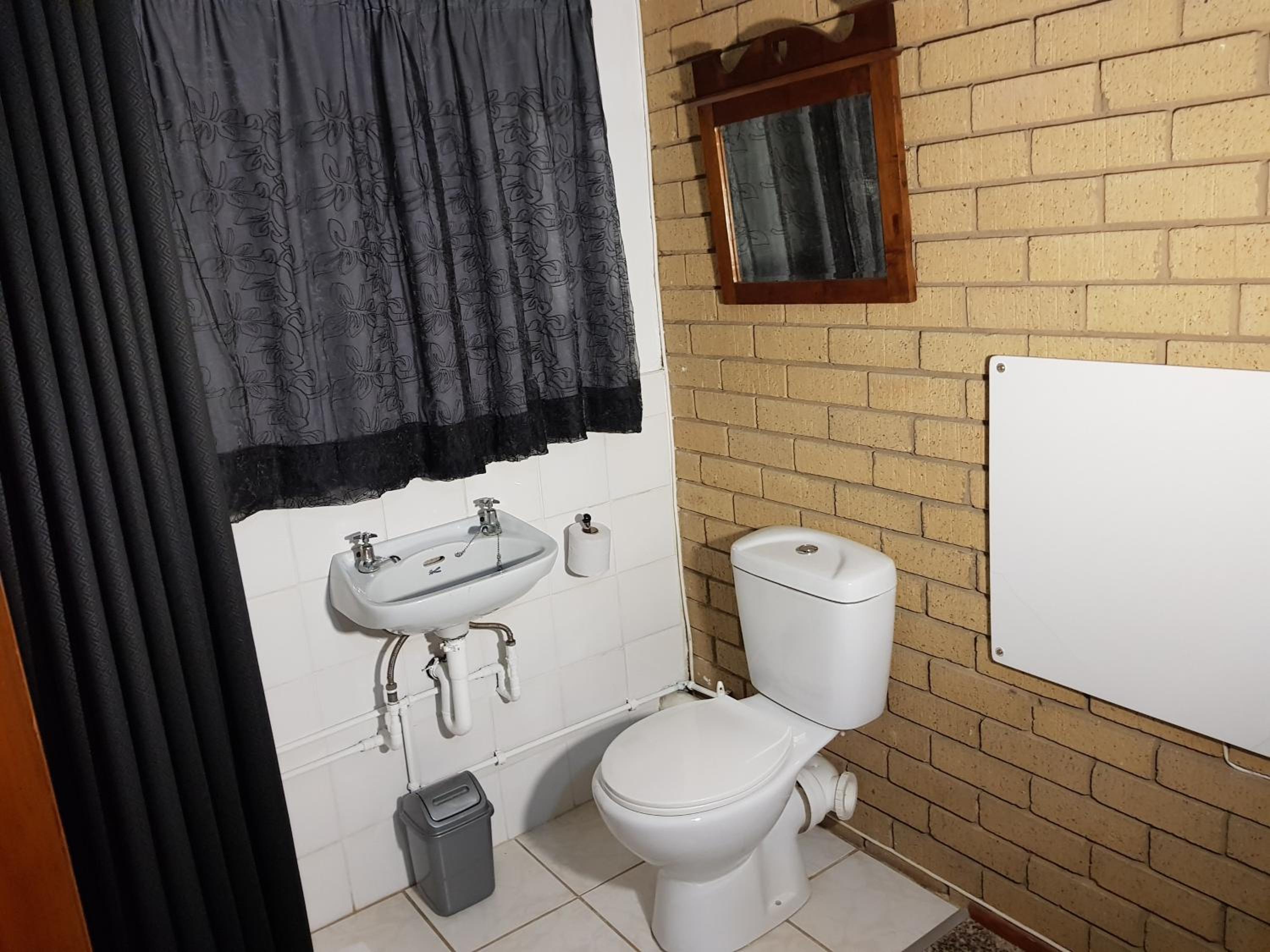 Twin Room - Photo 5