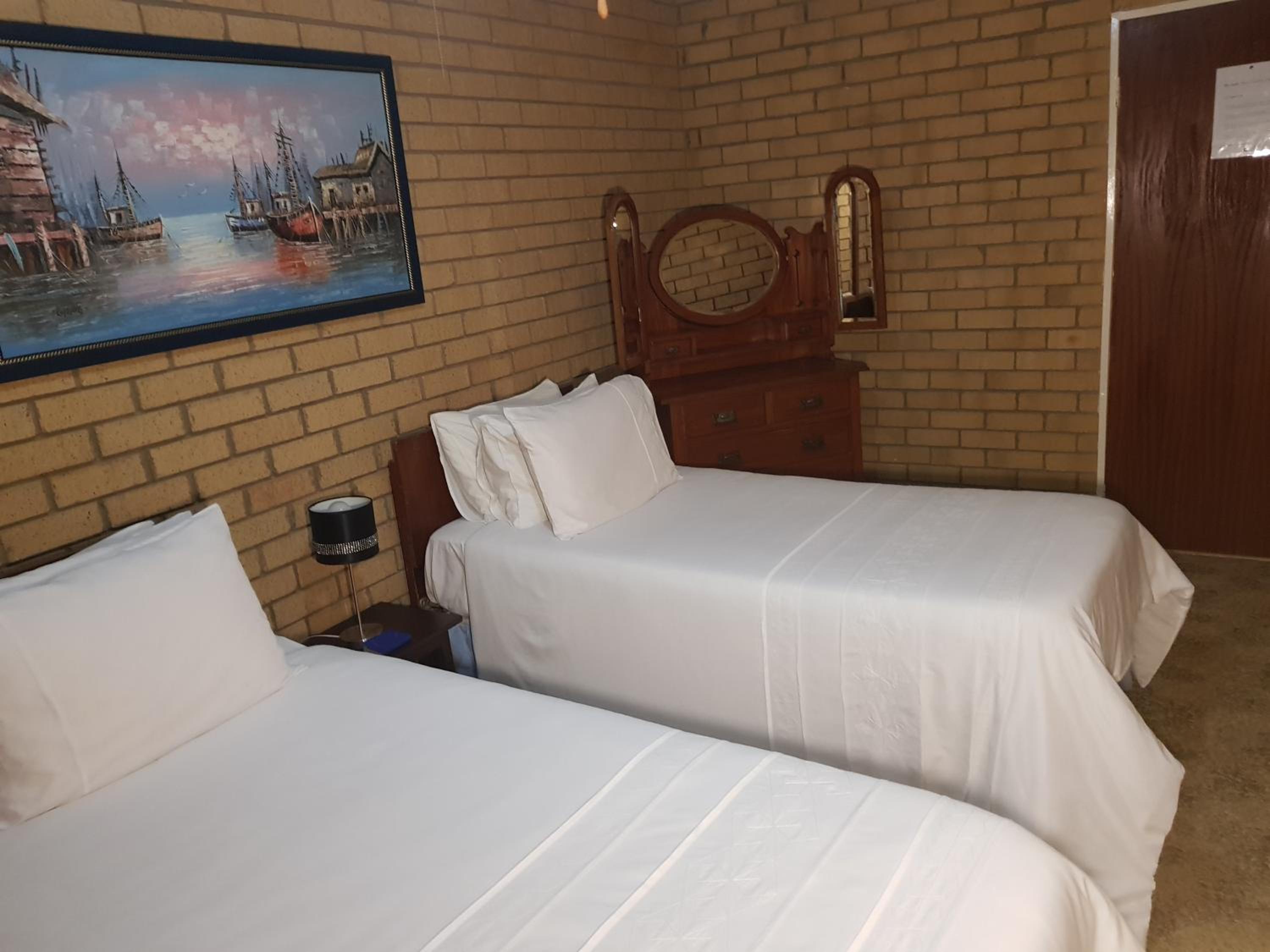 Twin Room - Photo 4