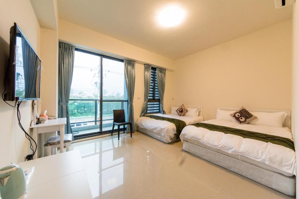 Five-Bedroom House photo 1