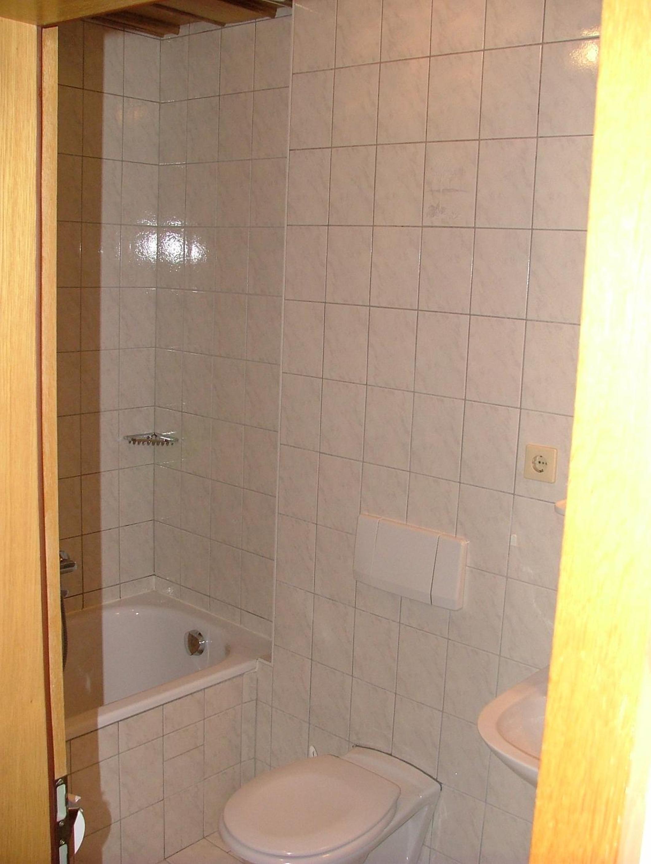Double Room with Balcony - Photo 12