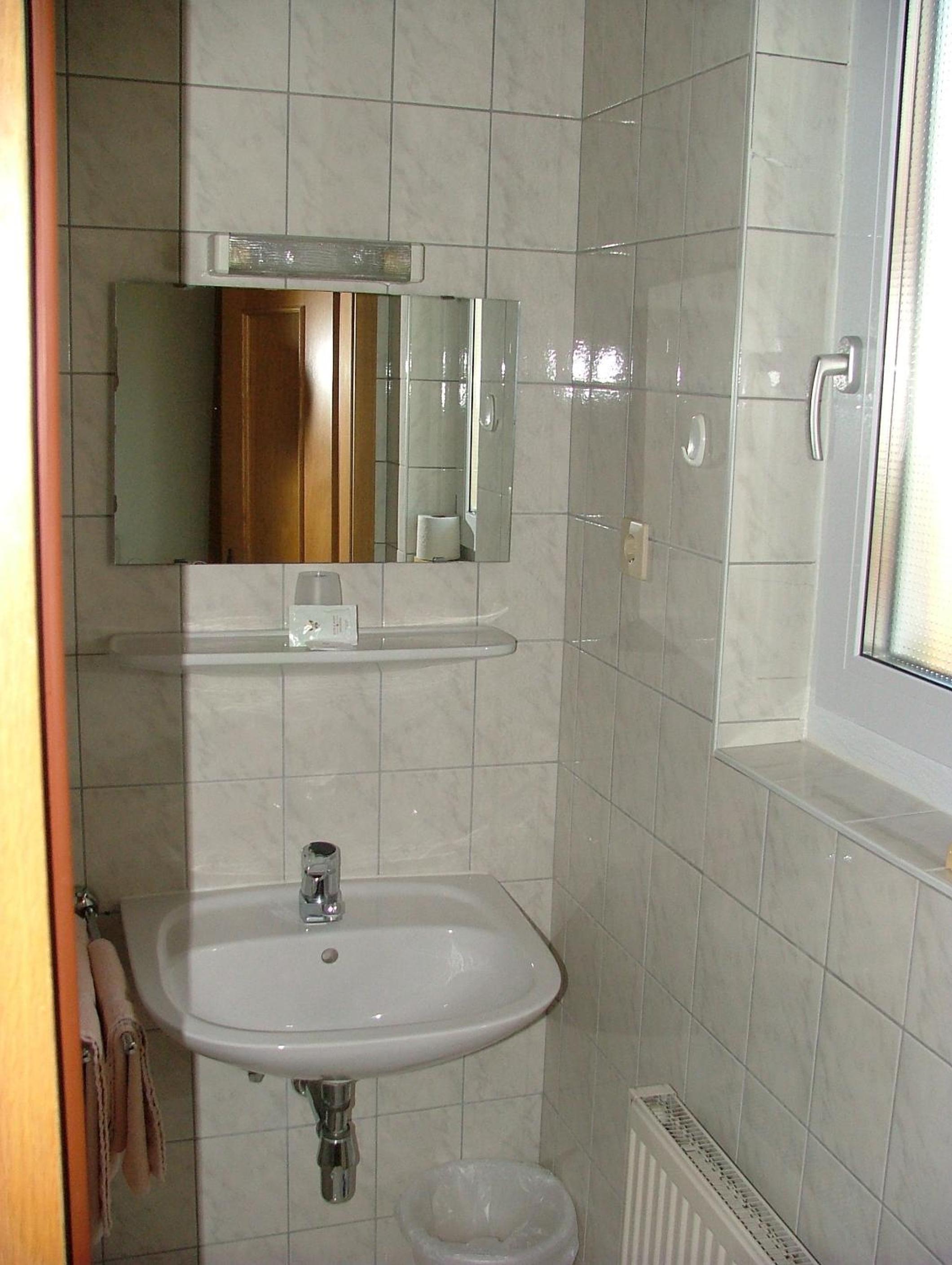 Double Room with Balcony - Photo 11
