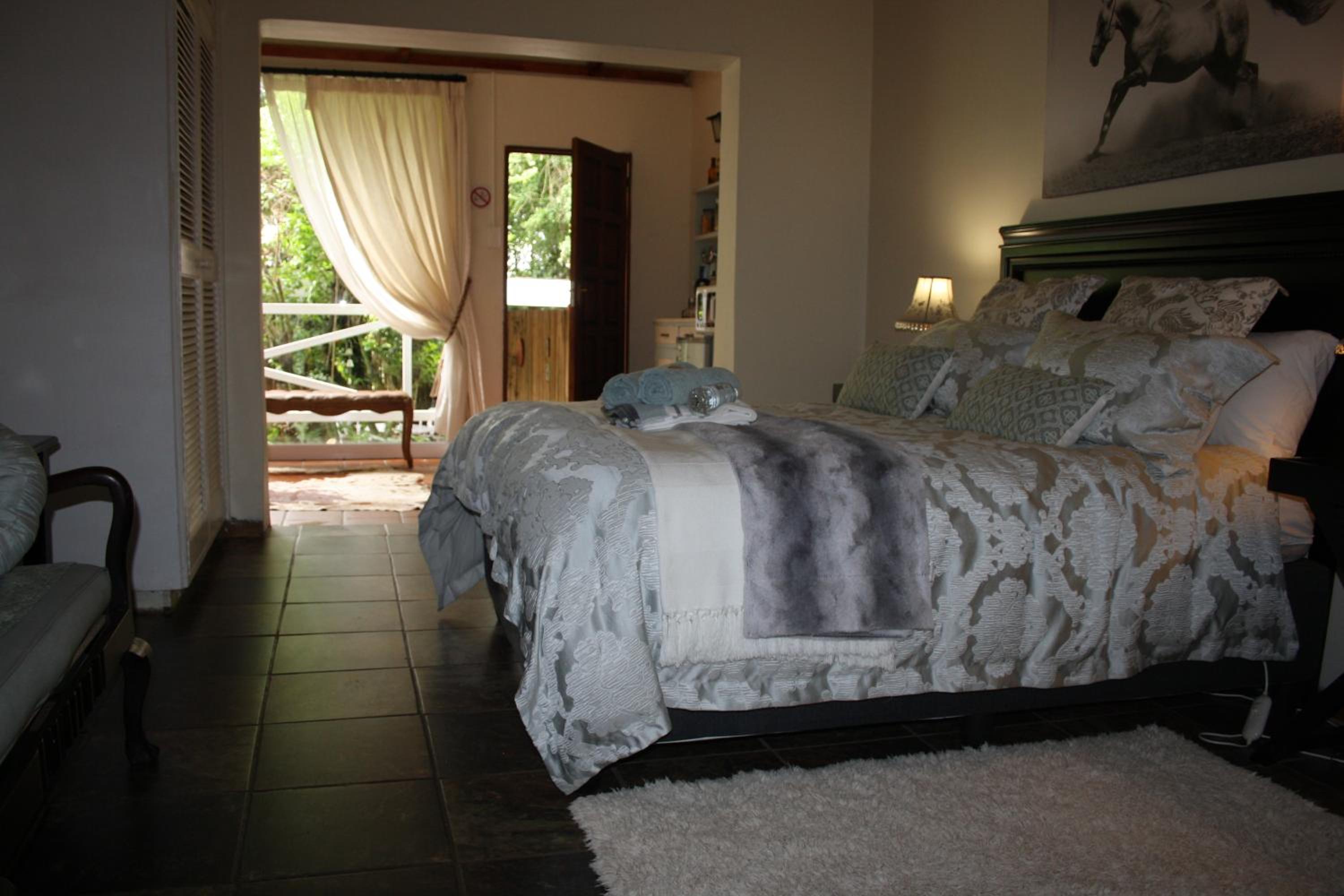 Double Room with Private Bathroom - Photo 24