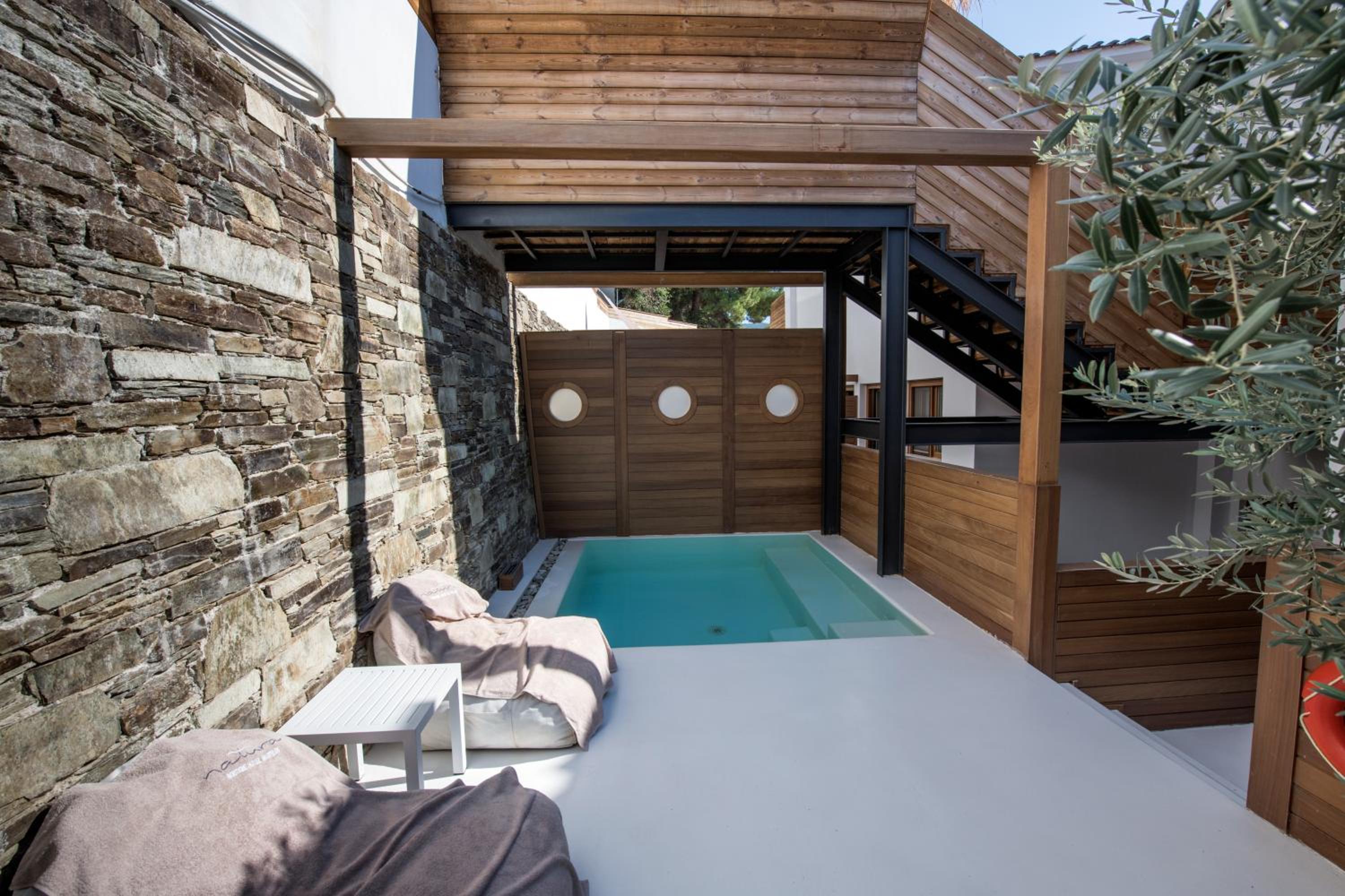 Luxury Suite with Outdoor Pool photo 3
