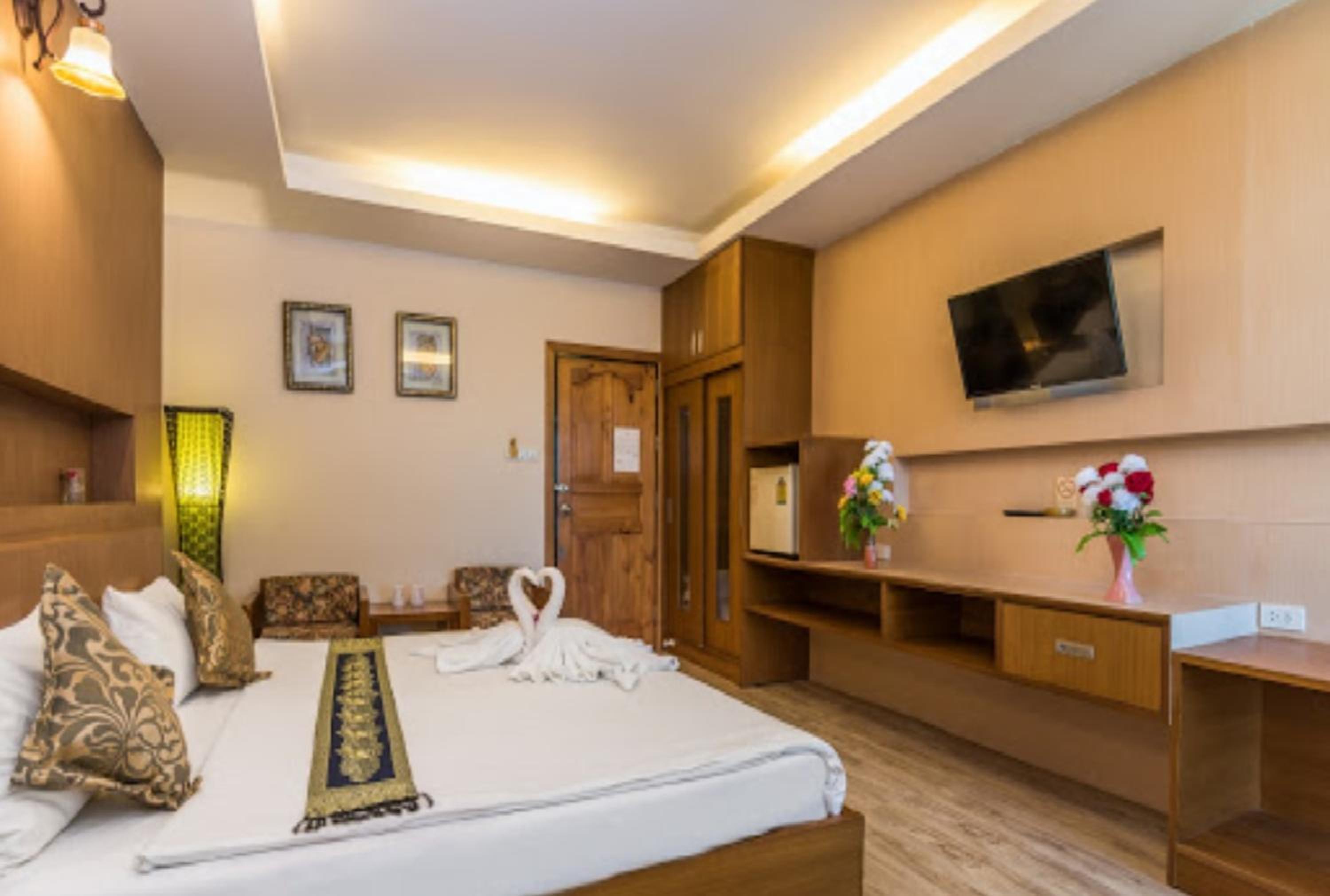 Suite - Photo 1