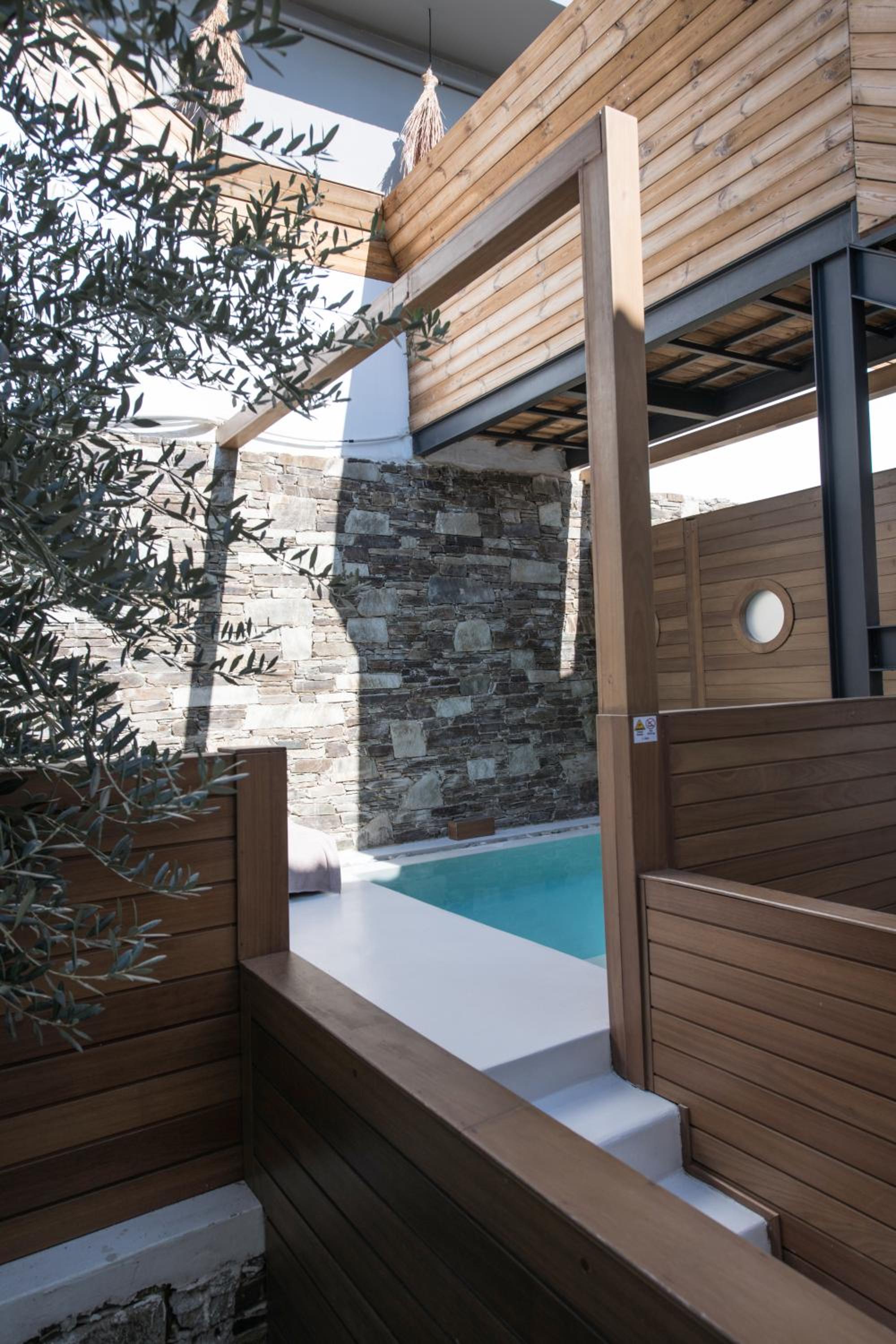 Luxury Suite with Outdoor Pool photo 2