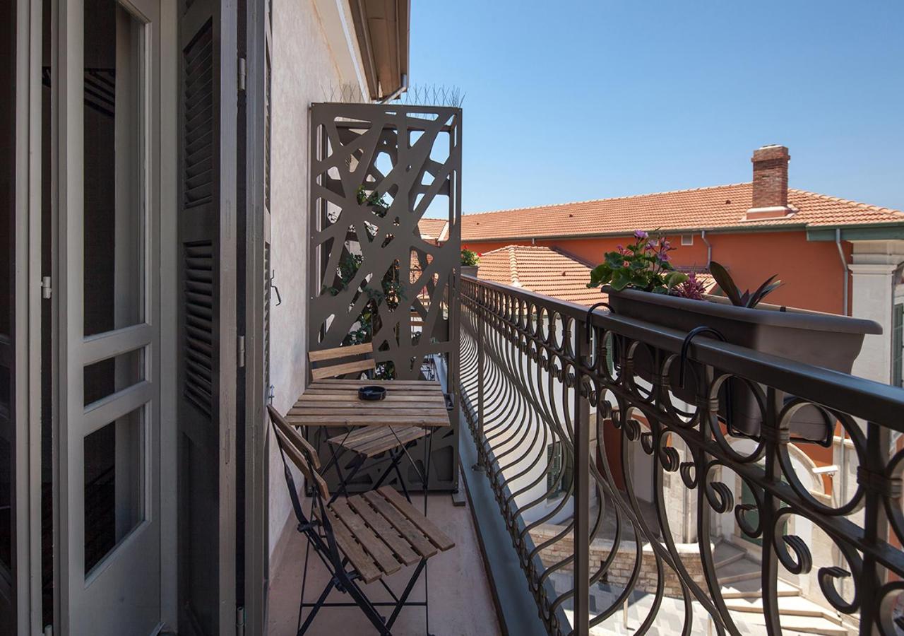 Studio with Balcony - Photo 8