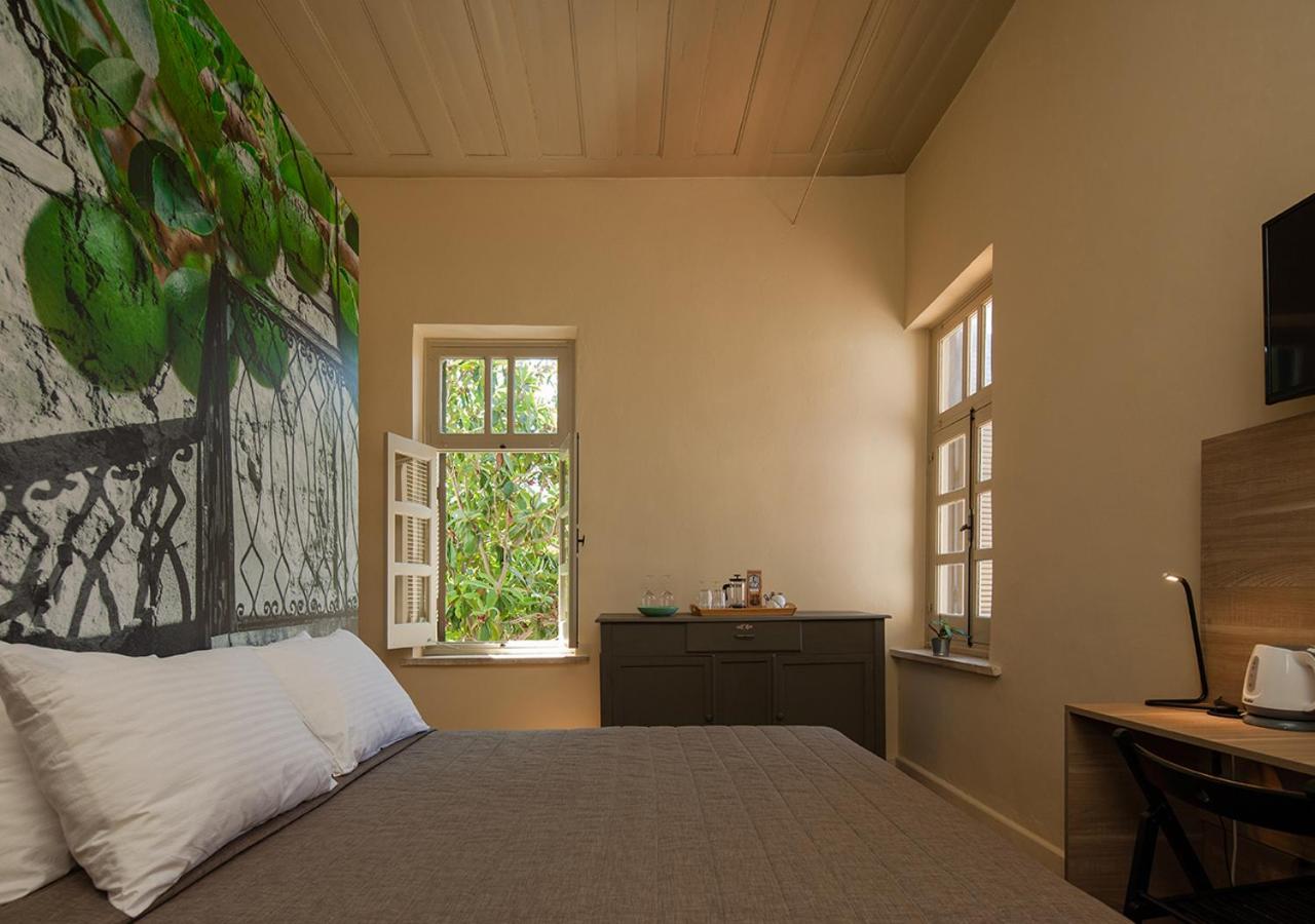 Deluxe Double Room - Photo 11