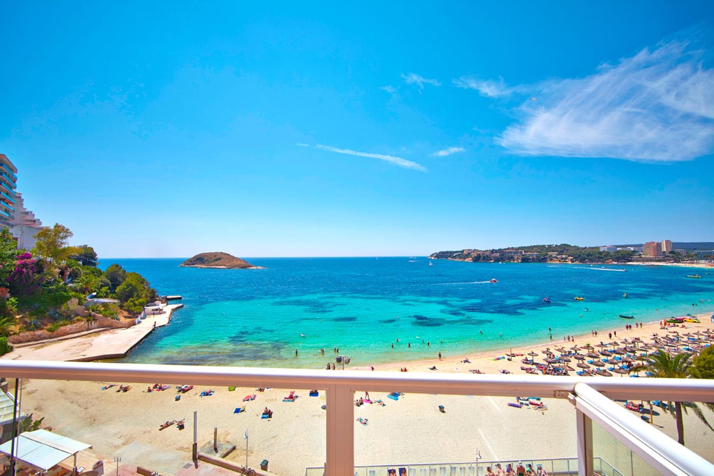 Habitación Triple con Vista al Mar y Acceso al Spa