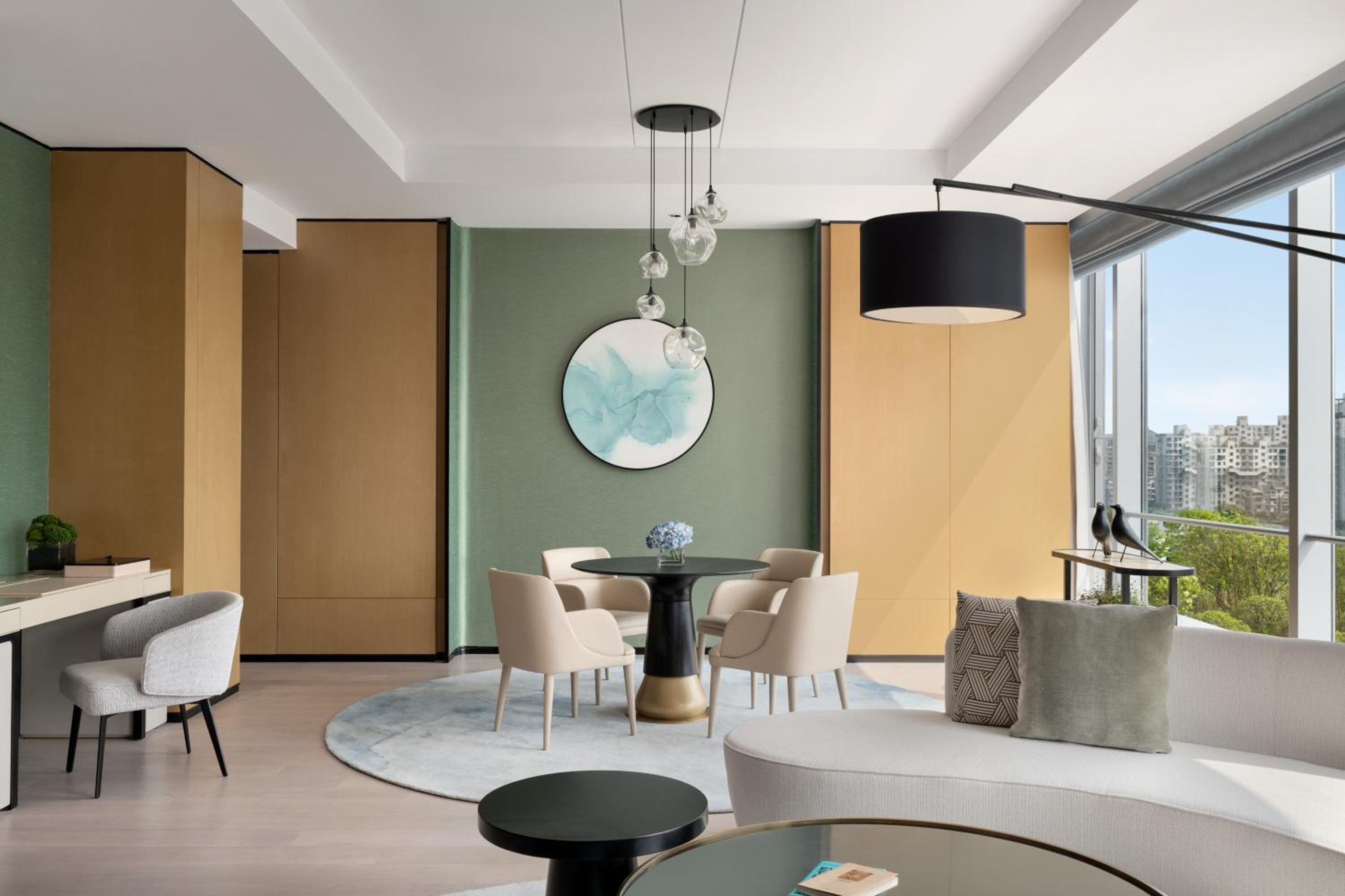 Executive Suite - Photo 6