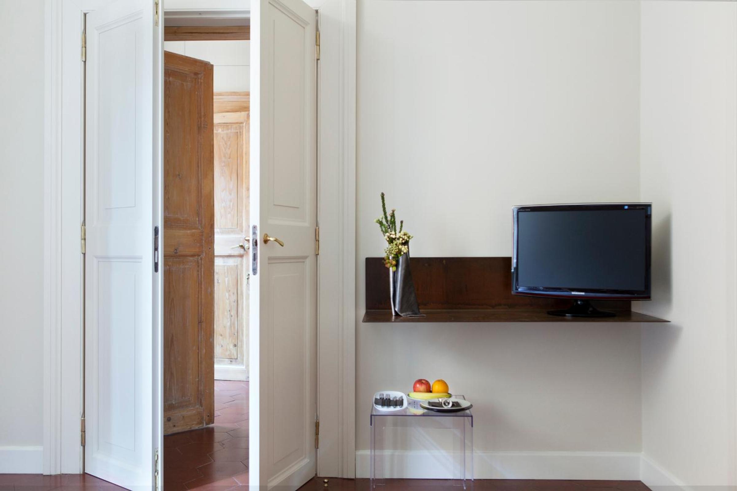 Double or Twin Room with City View photo 2