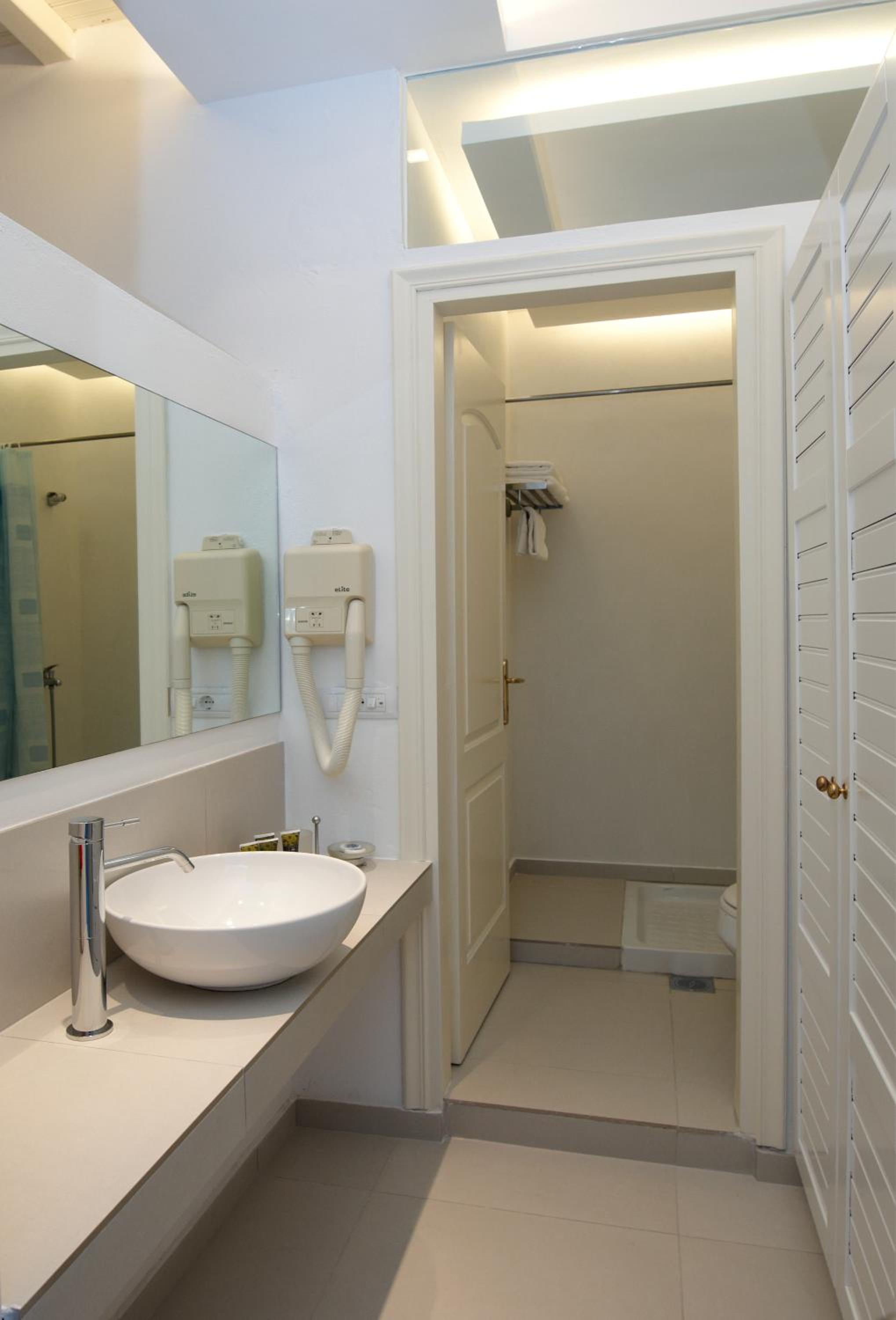 Double Room with Sea View - Photo 3