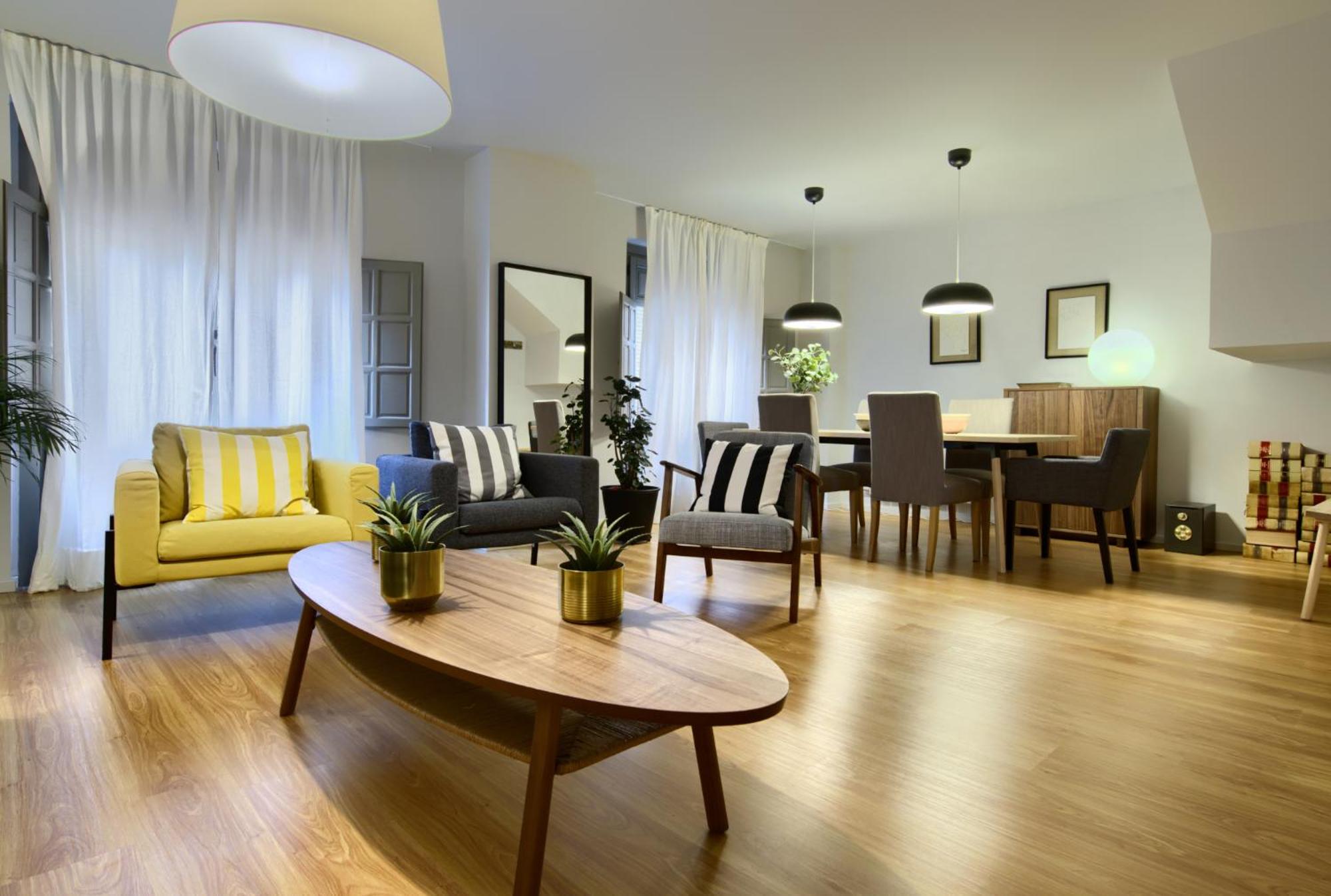 Apartment - Split Level - Photo 1