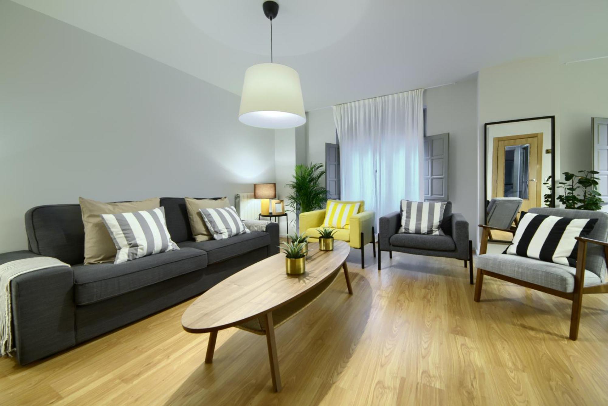 Apartment - Split Level - Photo 3