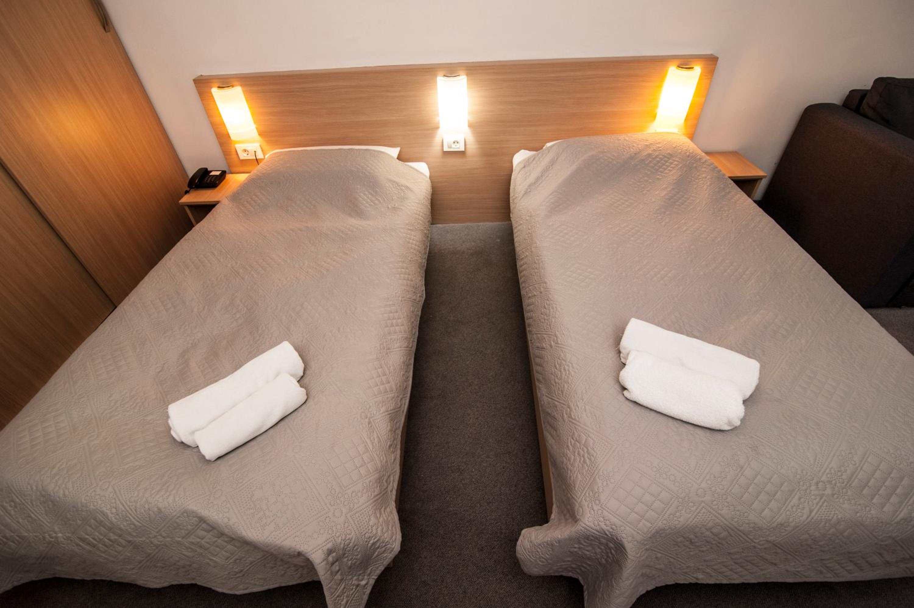 Double or Twin Room - Photo 5