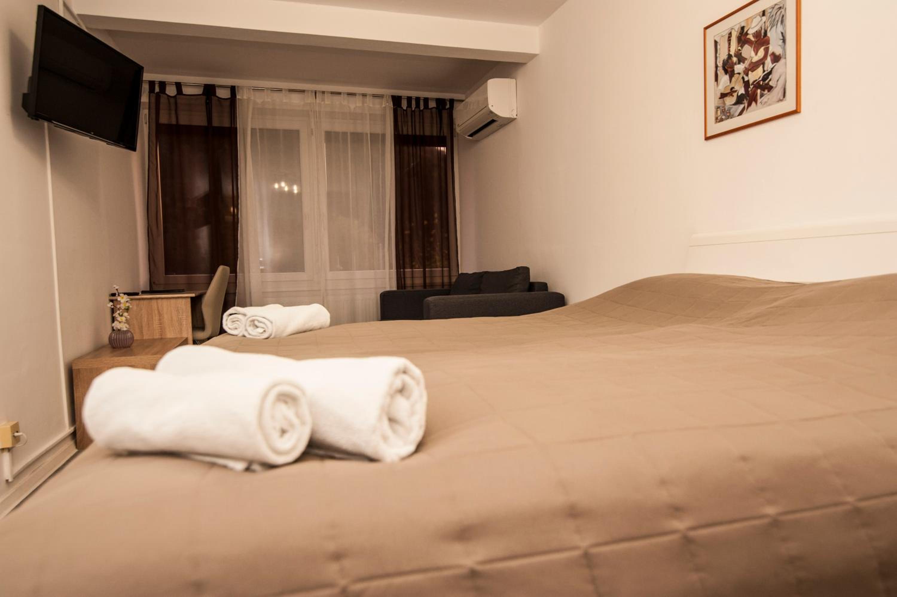 Double or Twin Room - Photo 17