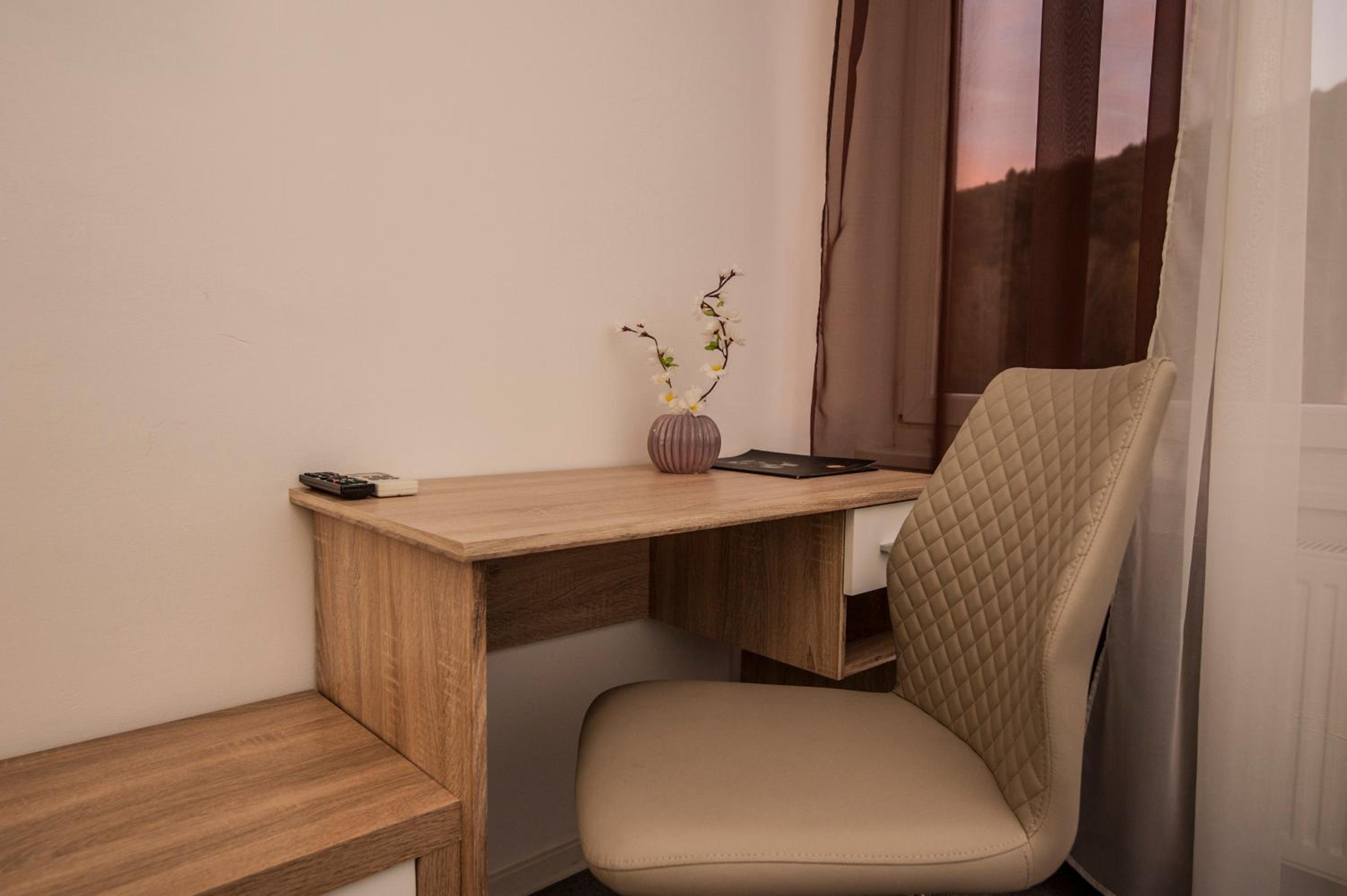 Double or Twin Room - Photo 8