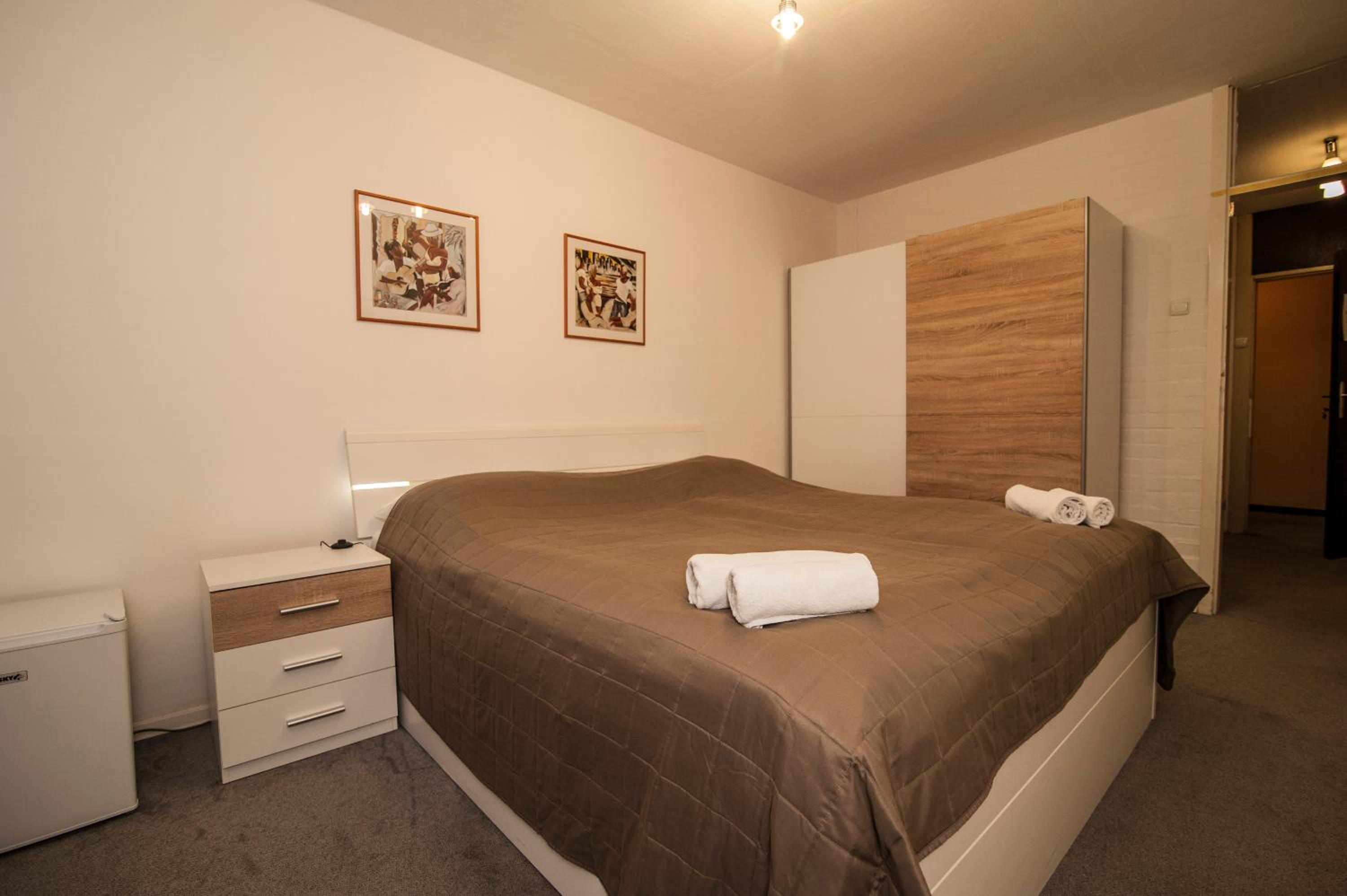 Double or Twin Room - Photo 13