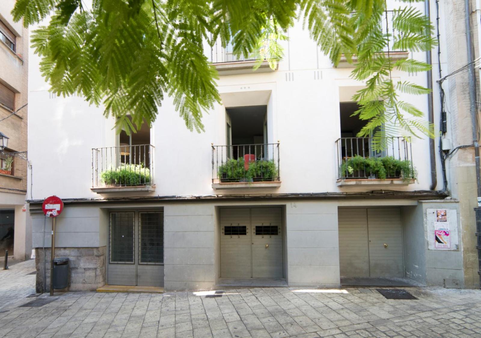 Apartment - Split Level - Photo 2
