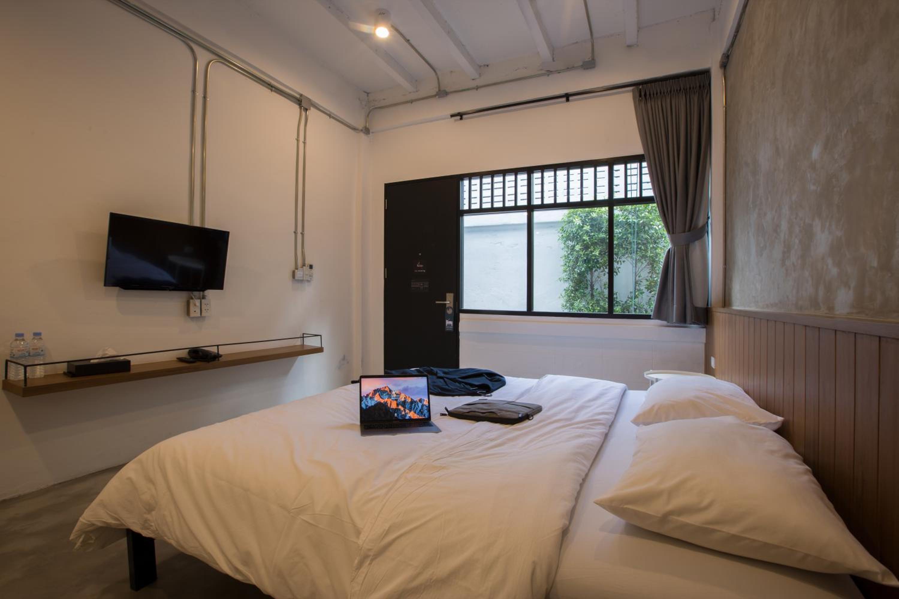Deluxe King Room photo 2