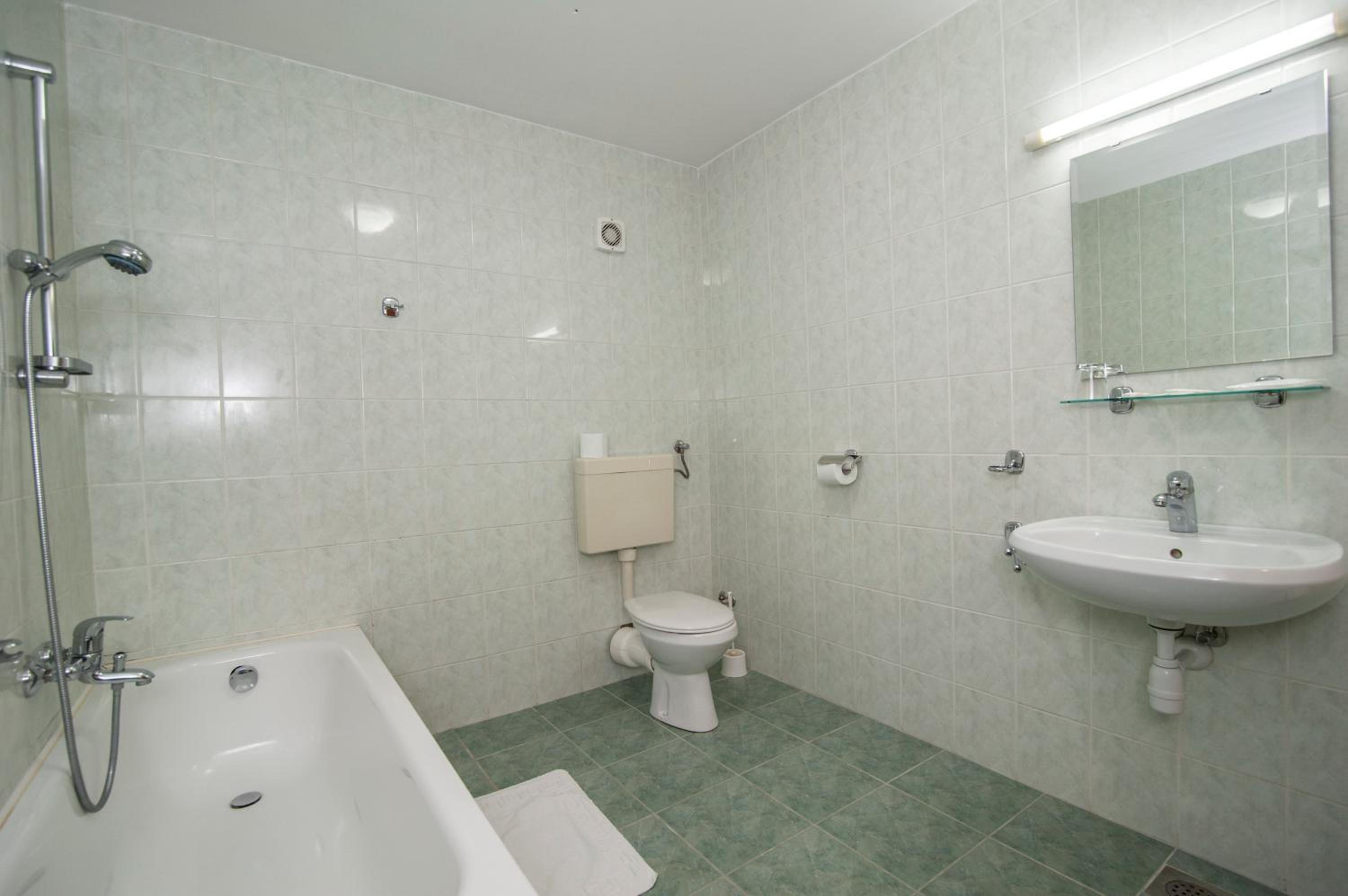 Double or Twin Room - Photo 15