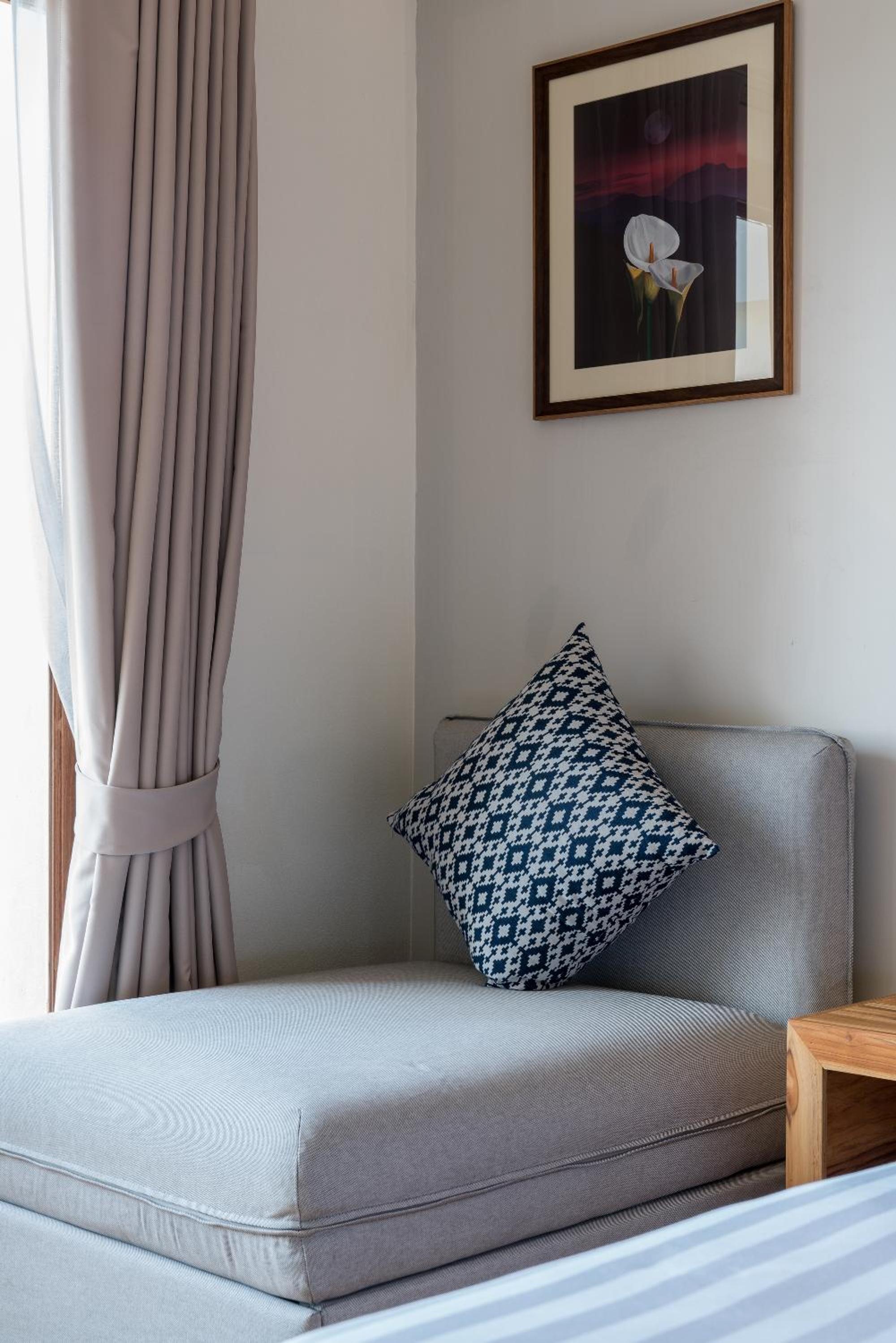 Deluxe Double Room with Balcony - Photo 7