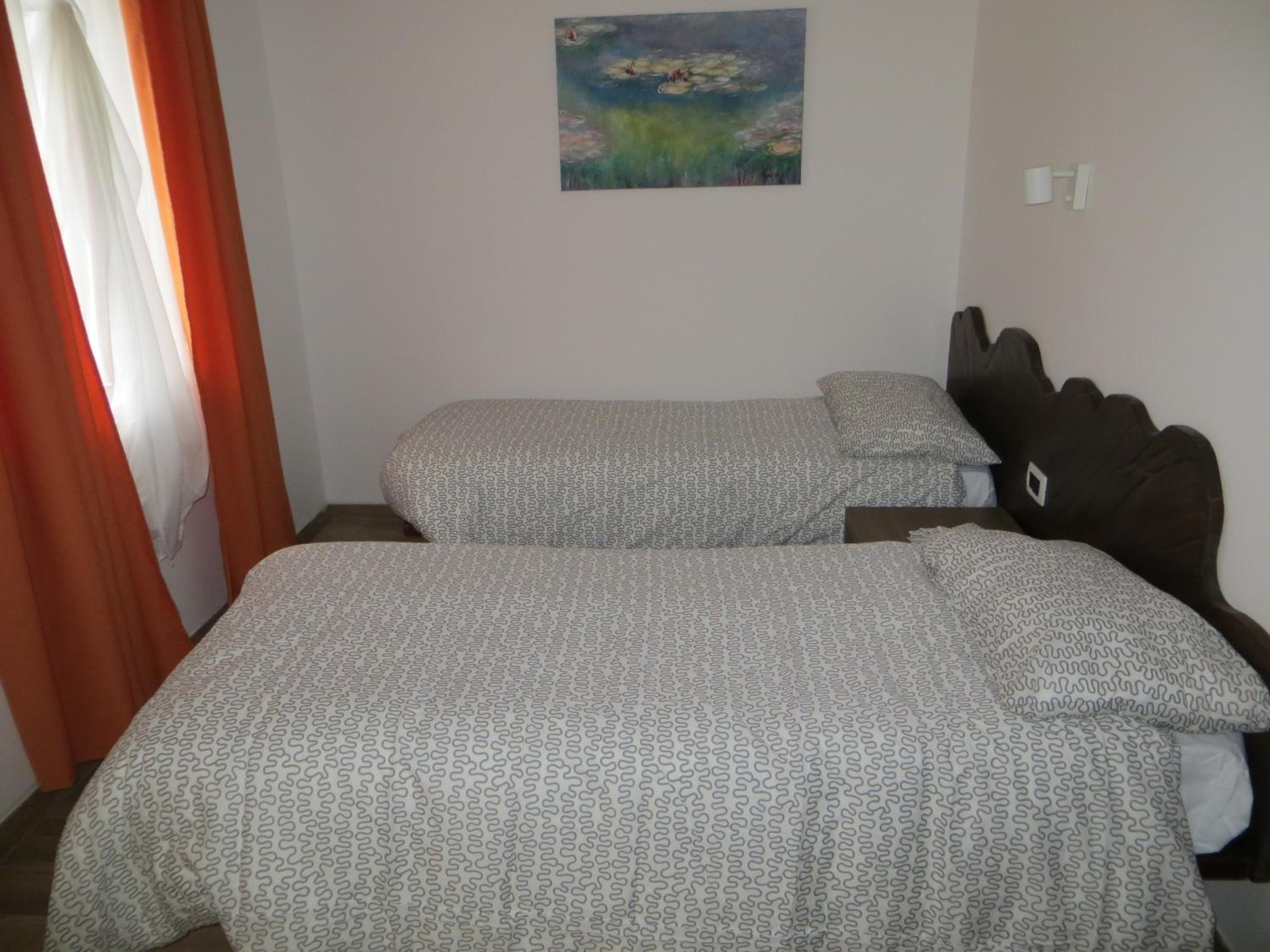 Twin Room - Disability Access photo 2
