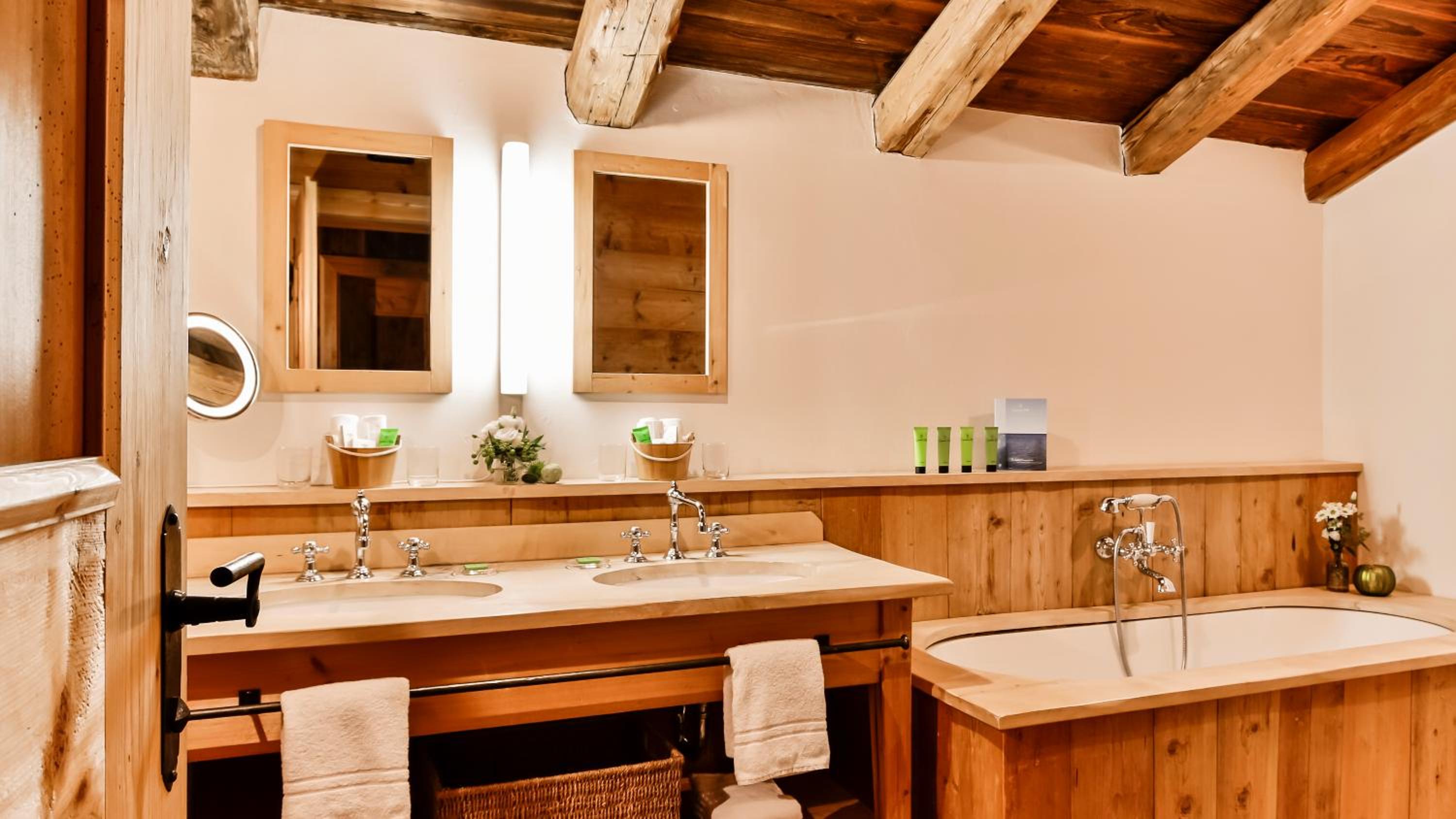 Alm-Suite mit zwei Schlafzimmern, privater Terrasse und Garten photo