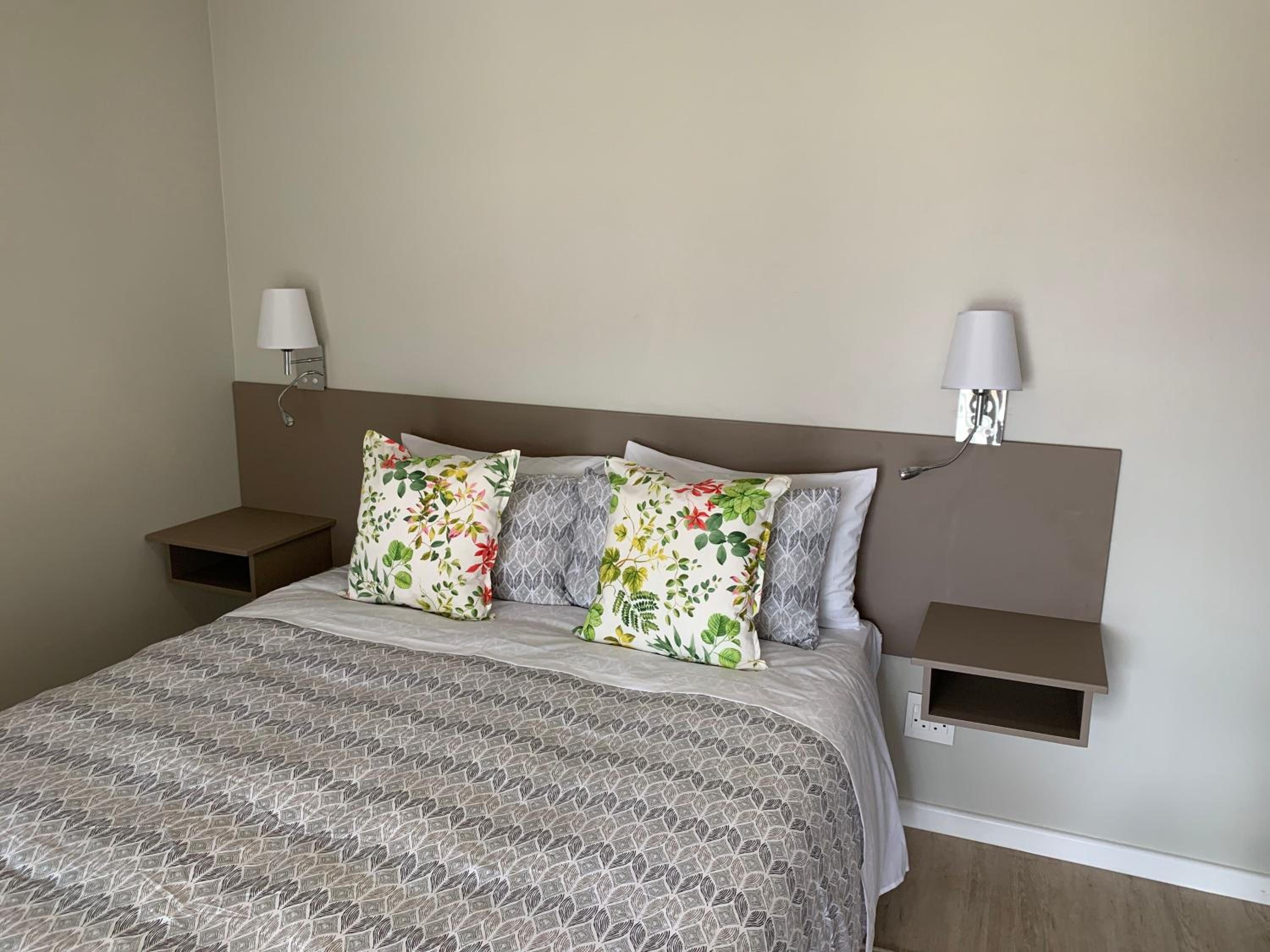 Queen Suite - Photo 1