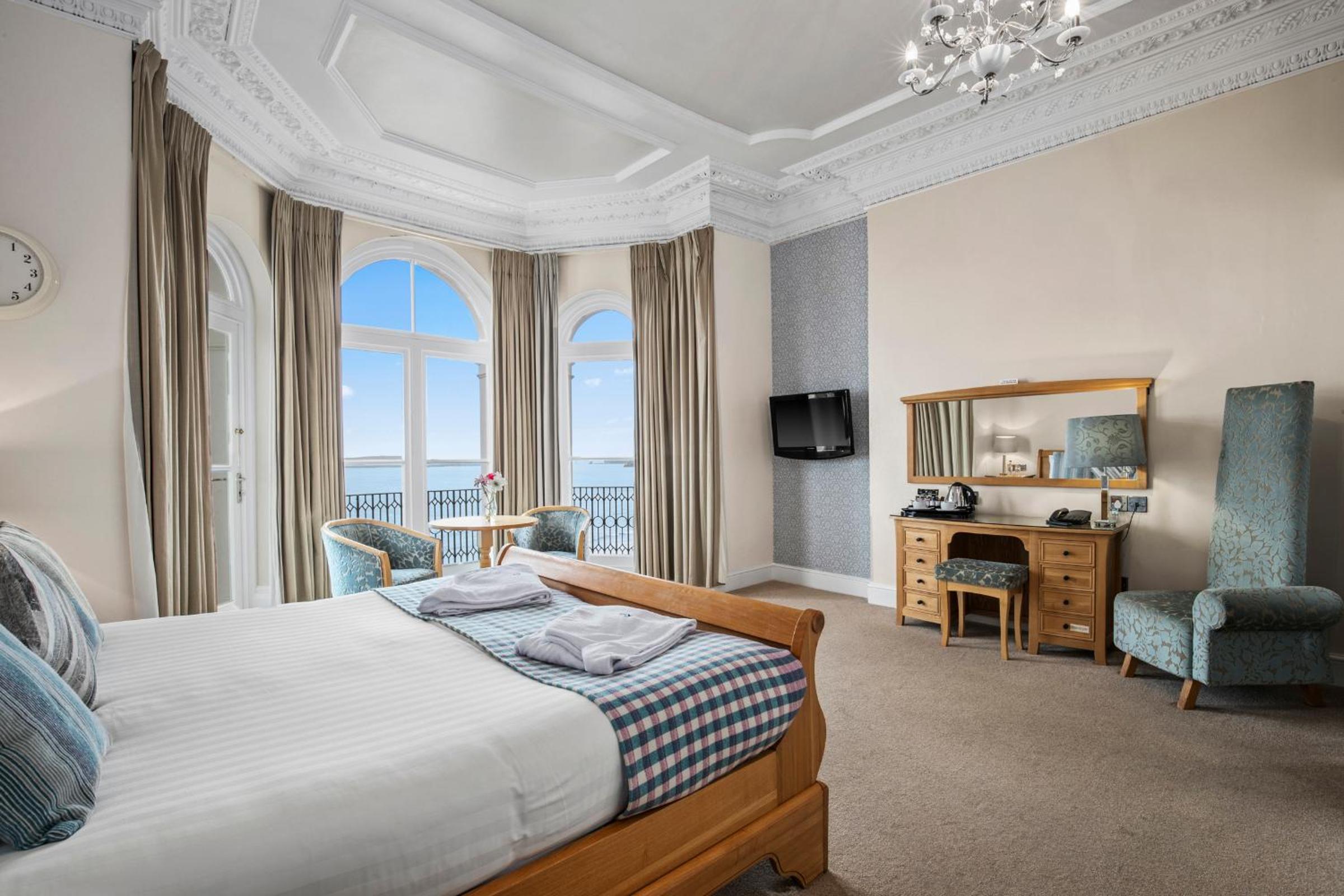 Deluxe Double Room with View - Photo 11