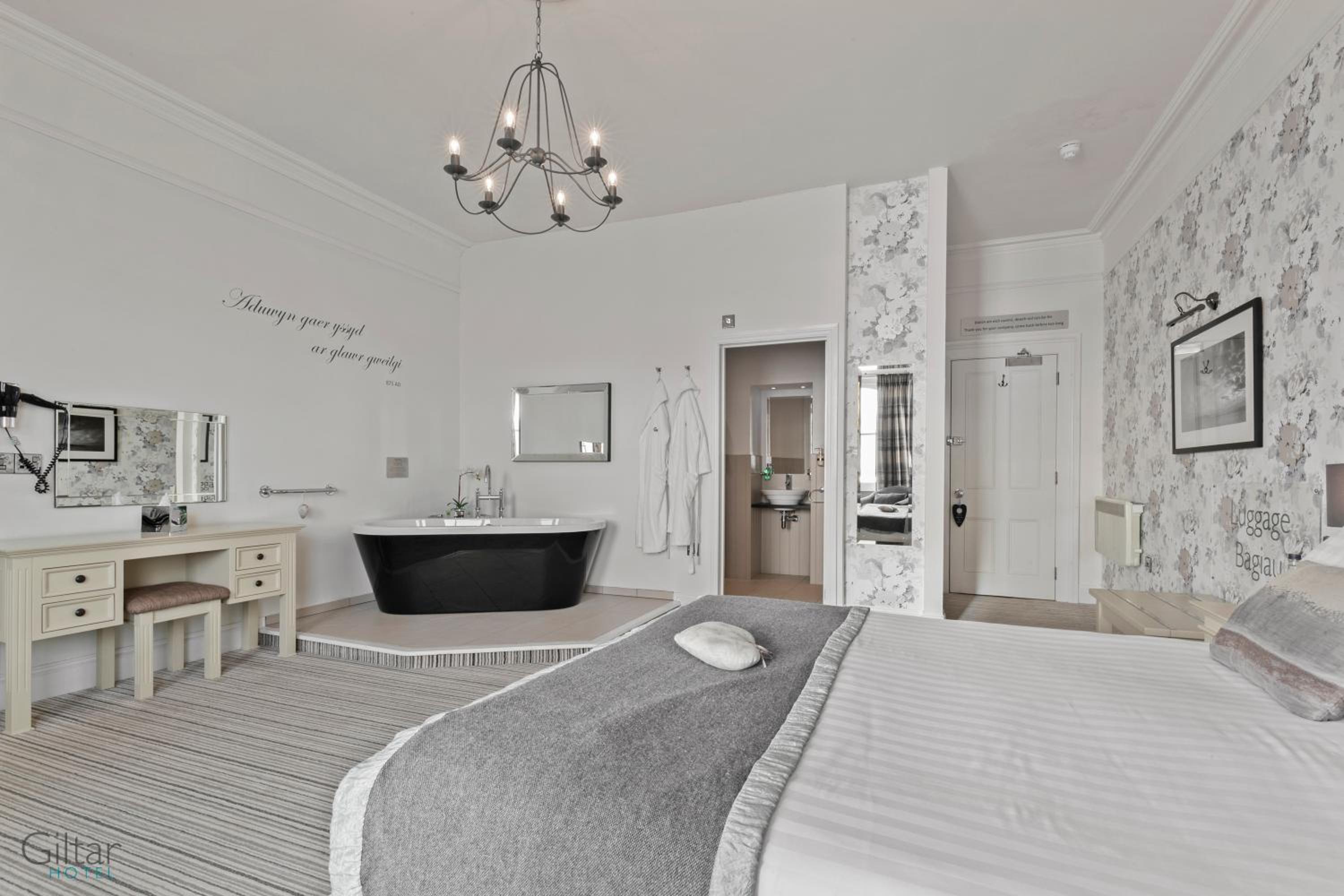 Deluxe Double Room with View - Photo 21