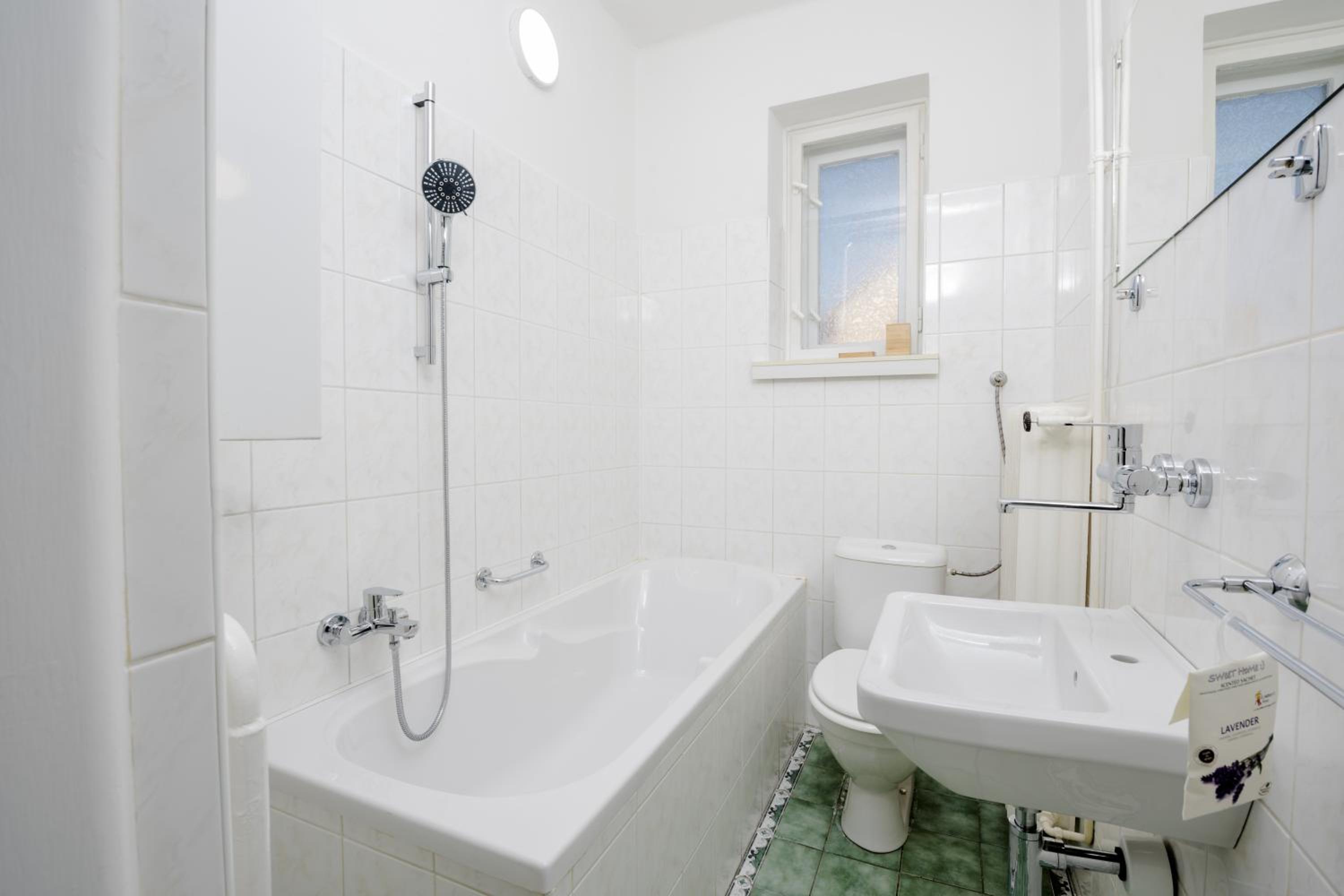 Two-Bedroom House - Photo 6